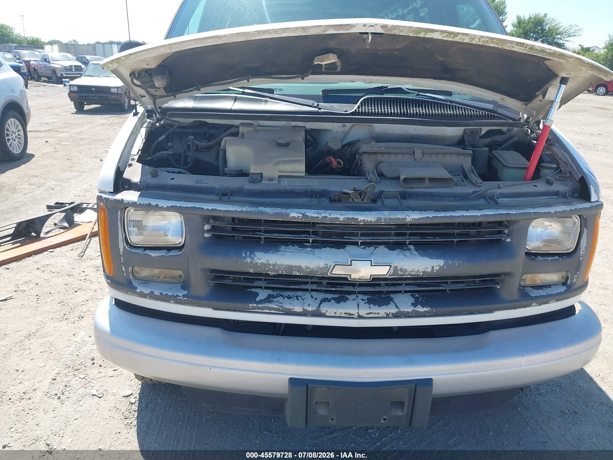 1998 Chevrolet Chevy G2500 Белый vin: 1GCGG25R3W1000879