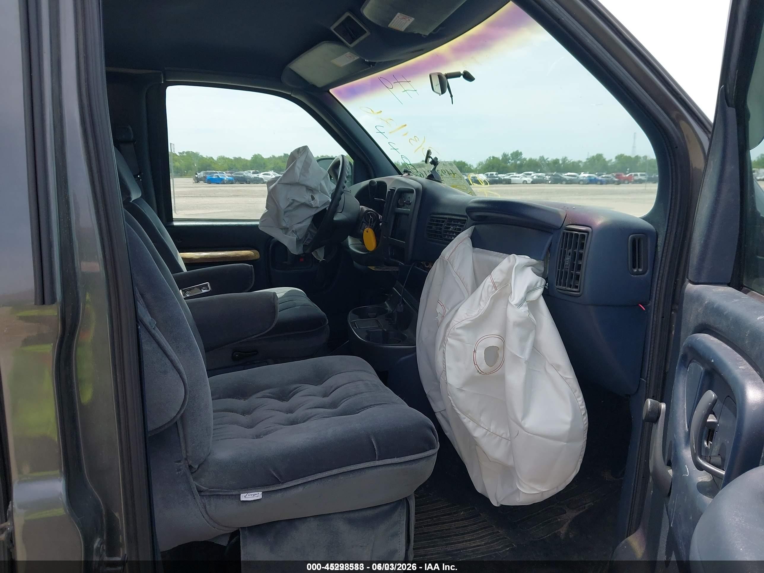 1998 Chevrolet Chevy Van G2500 Gray vin: 1GCGG25R6W1067783
