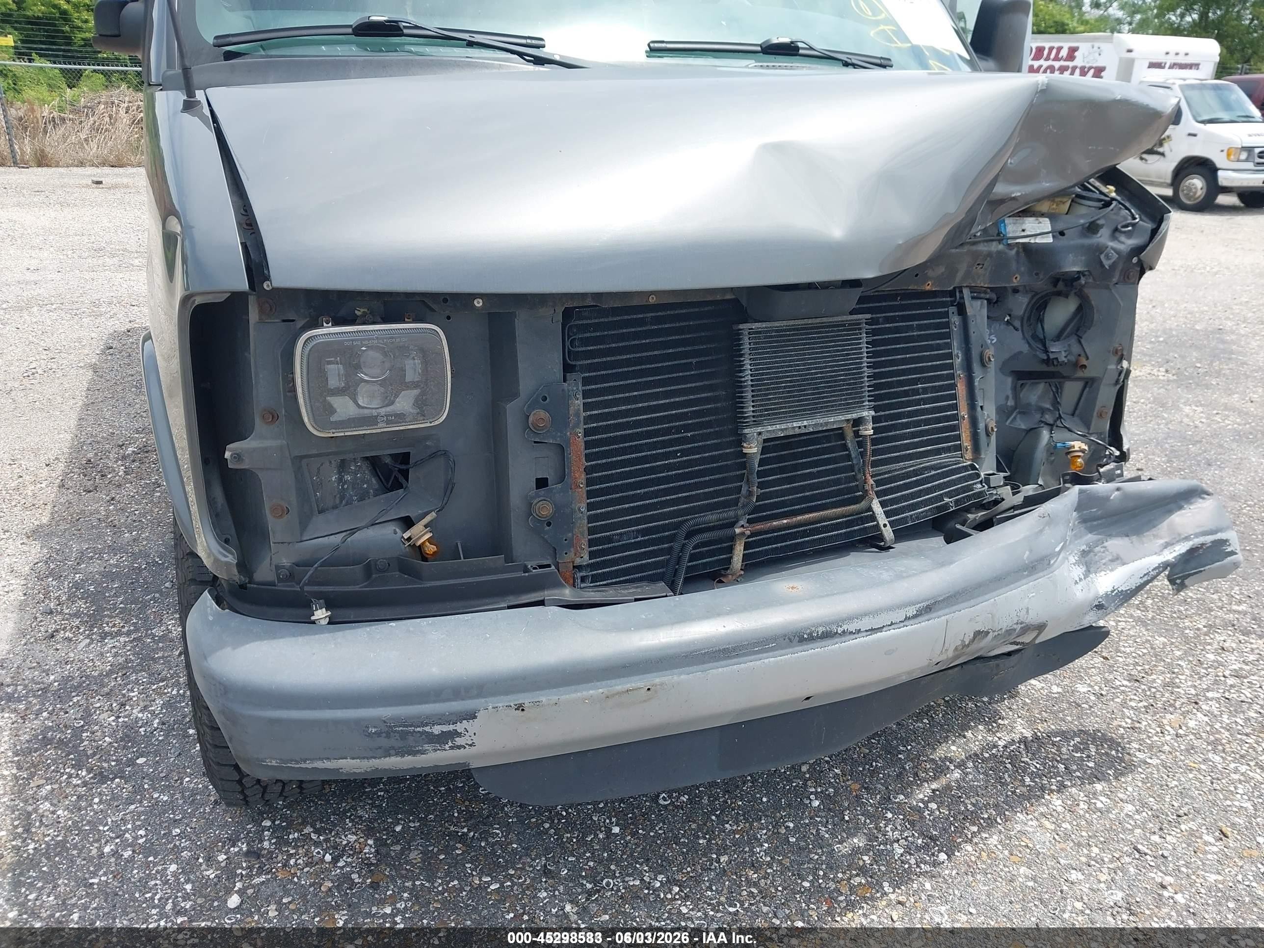 1998 Chevrolet Chevy Van G2500 Gray vin: 1GCGG25R6W1067783