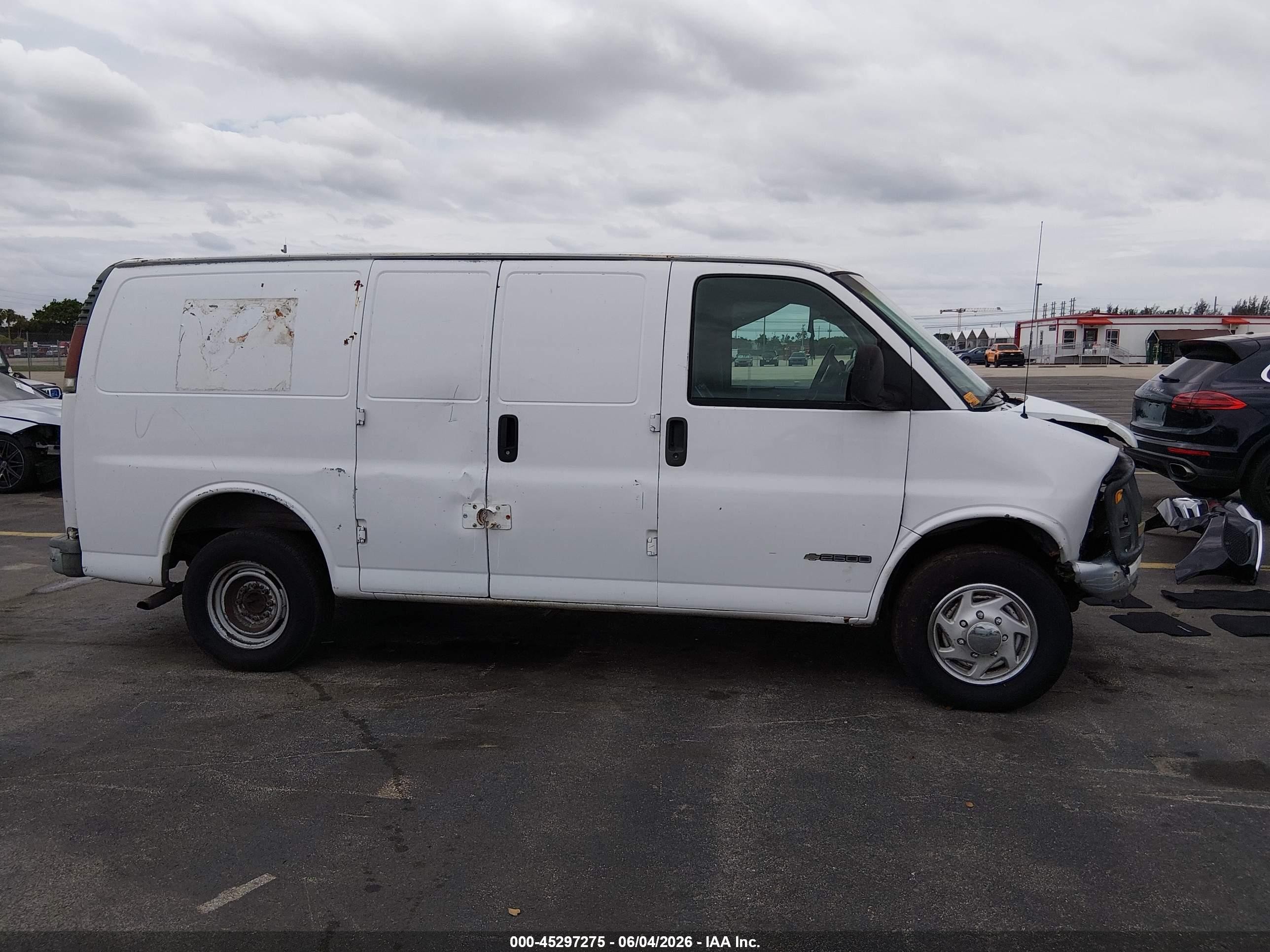 1997 Chevrolet Chevy Van   White vin: 1GCGG25R7V1005453