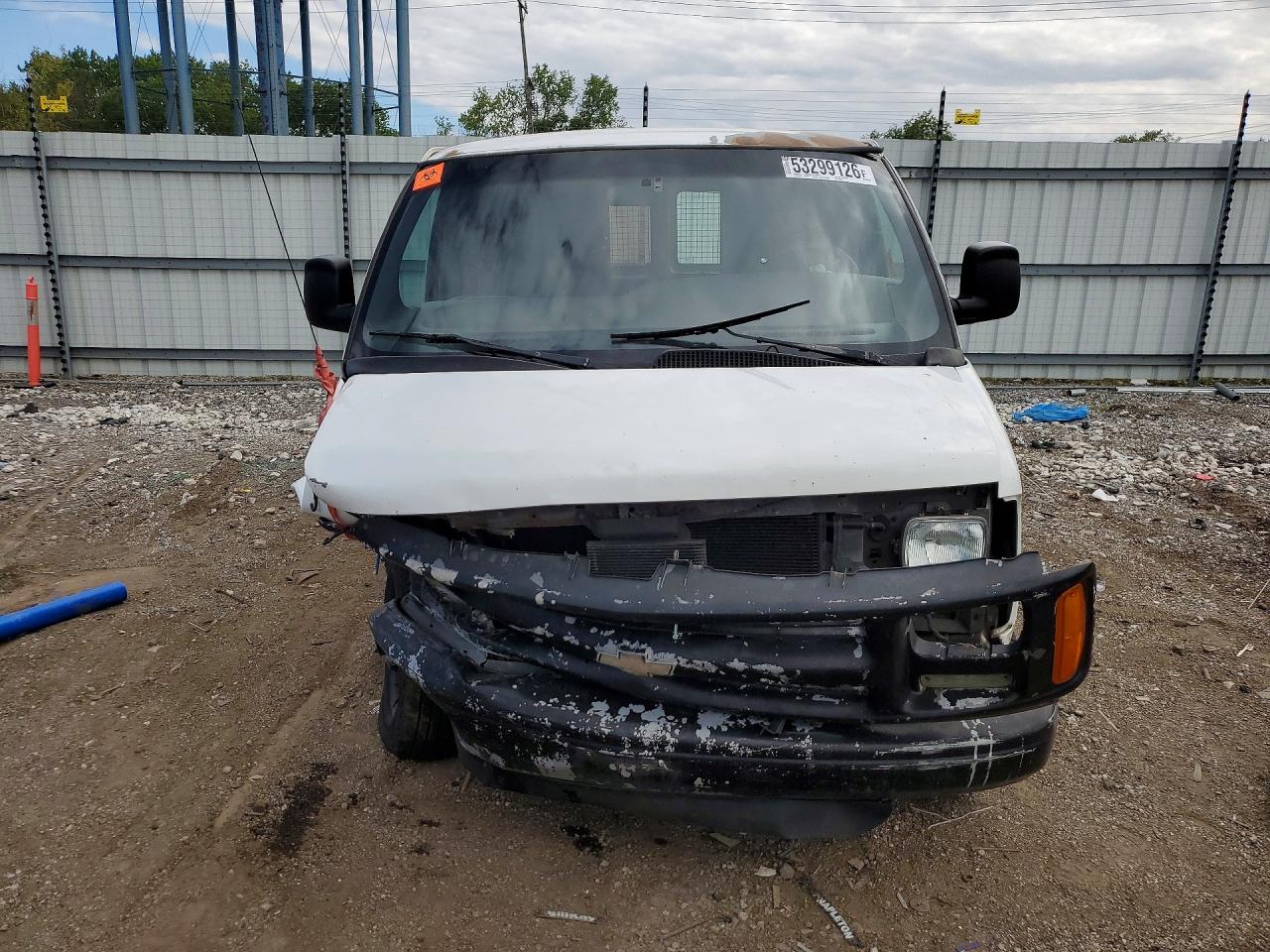 2002 Chevrolet Express G2500 Белый vin: 1GCGG25R821169614