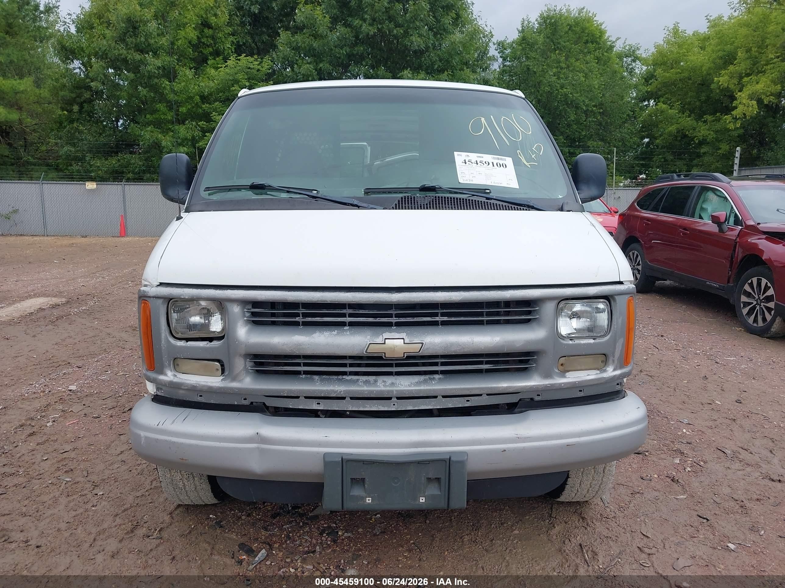 2002 Chevrolet Express   White vin: 1GCGG25R921199754