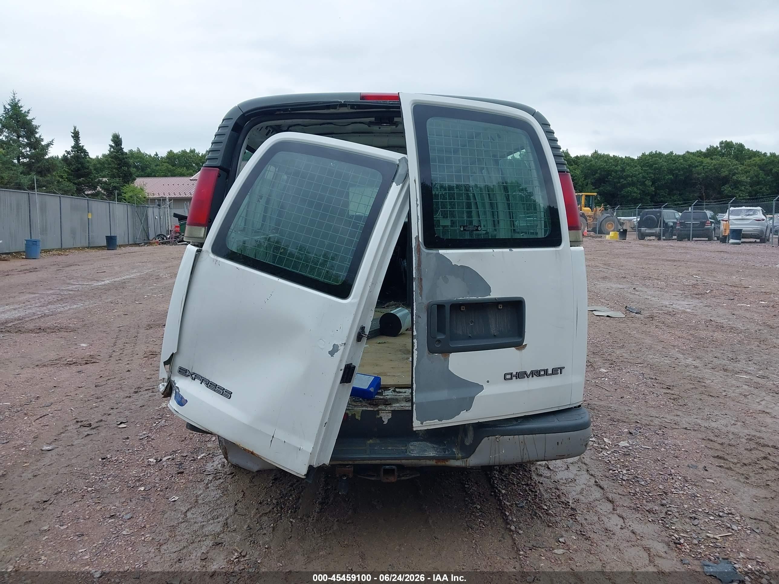 2002 Chevrolet Express   White vin: 1GCGG25R921199754
