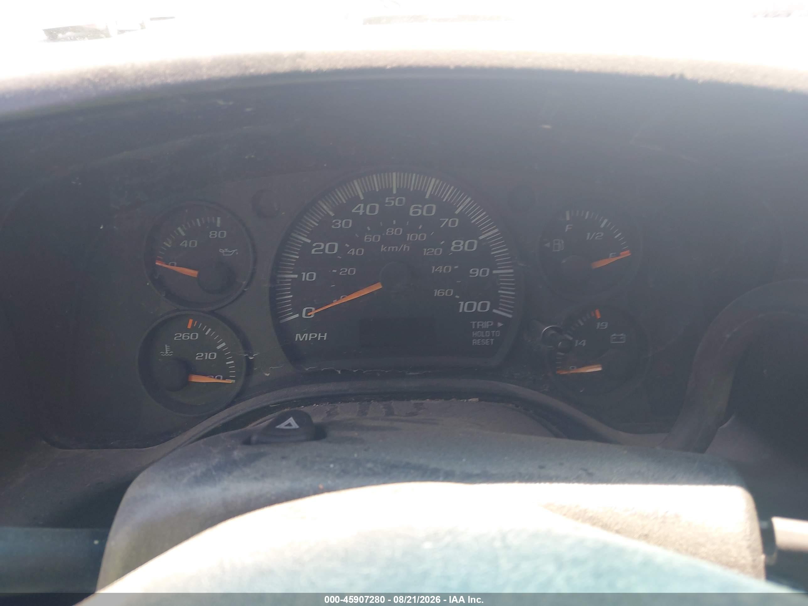 2003 Chevrolet Express   White vin: 1GCGG25U131196126