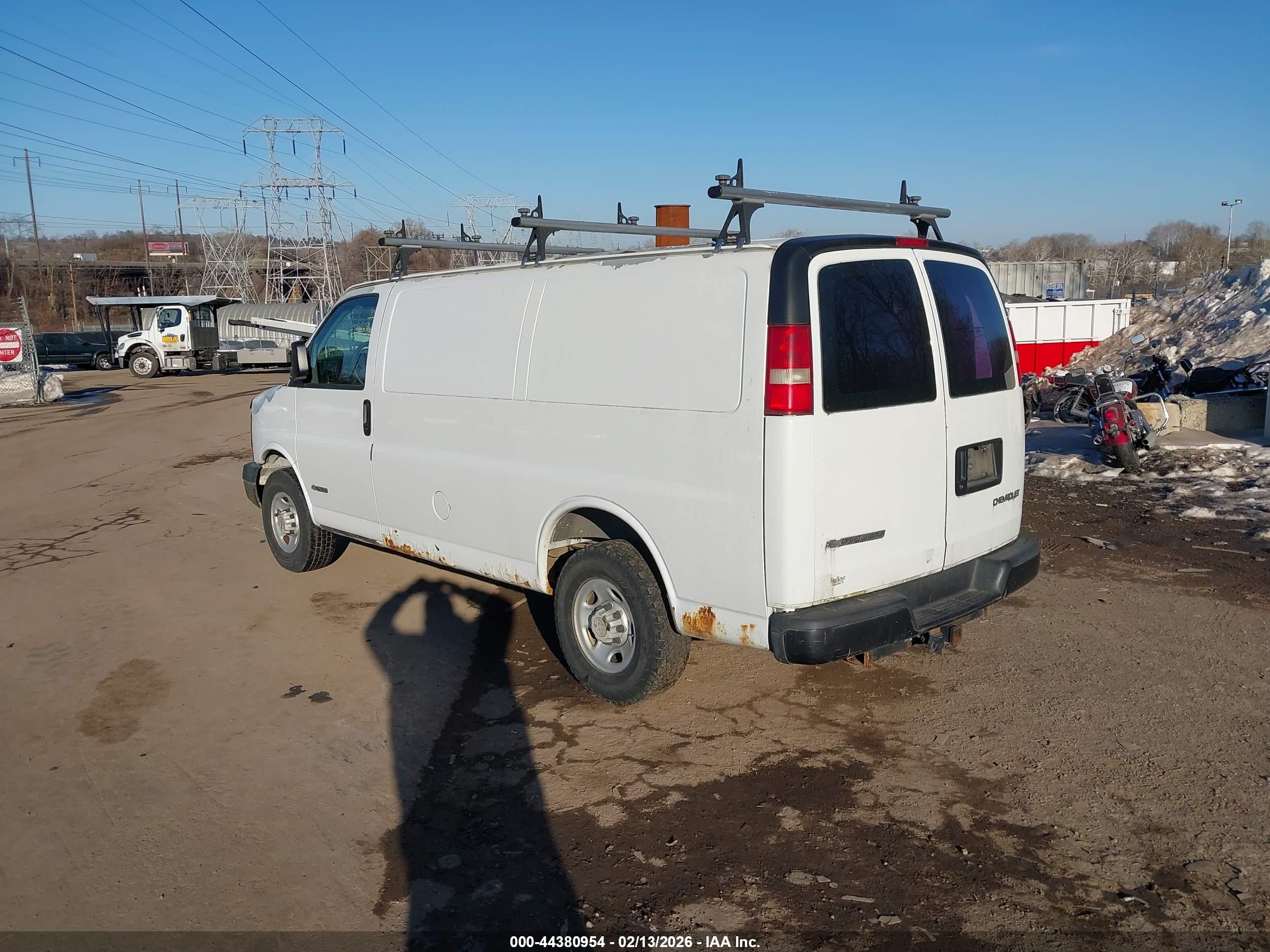 2005 Chevrolet Express   White vin: 1GCGG25U151248390