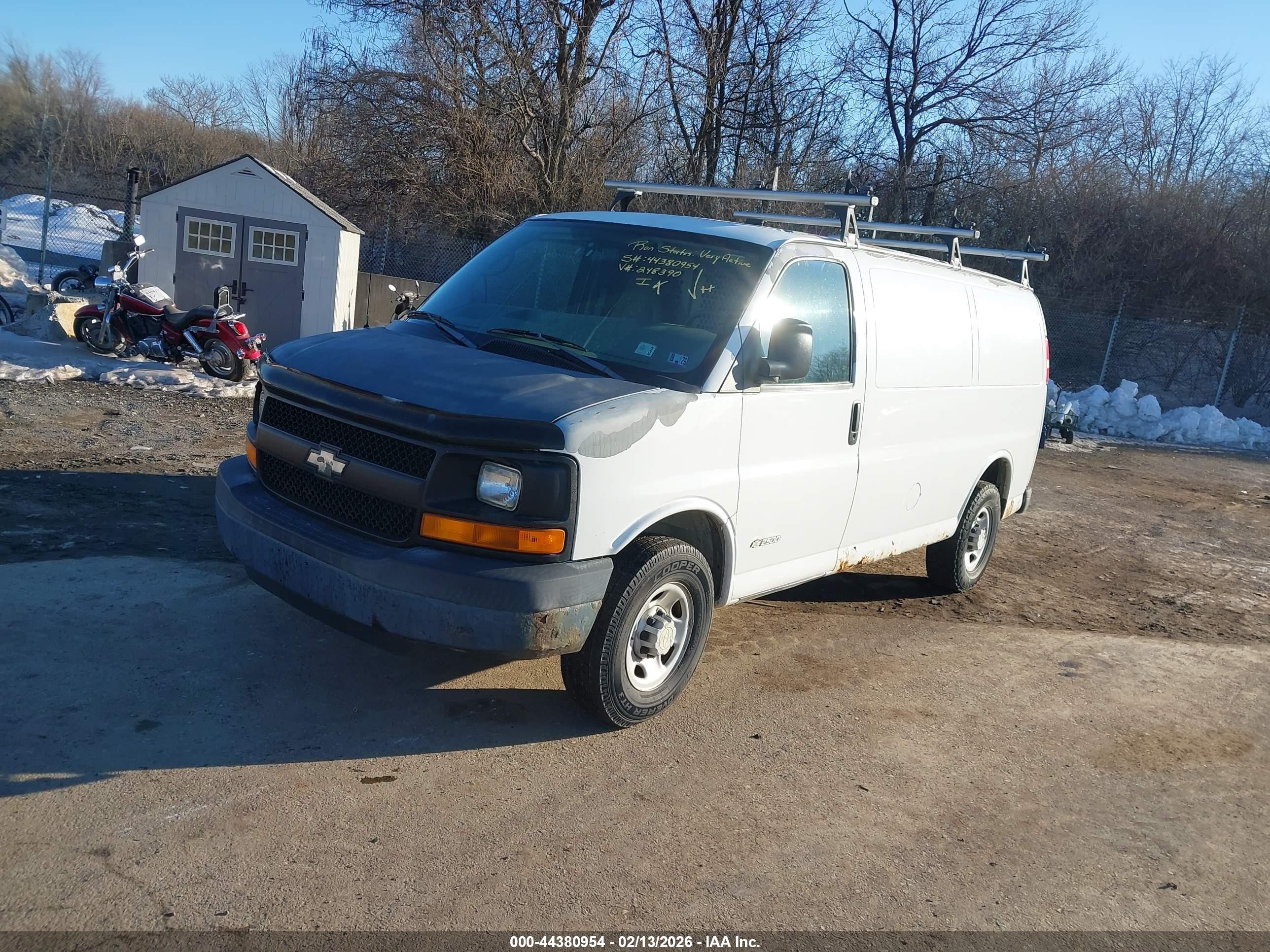 2005 Chevrolet Express   White vin: 1GCGG25U151248390