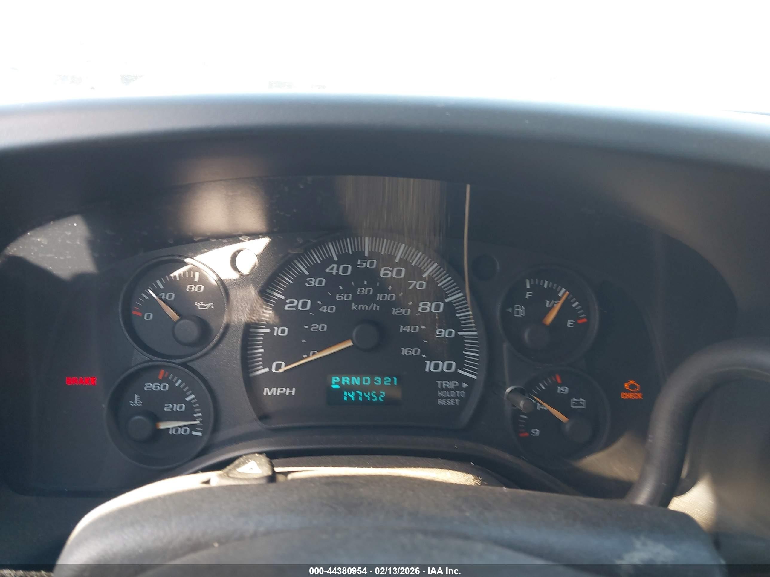 2005 Chevrolet Express   White vin: 1GCGG25U151248390