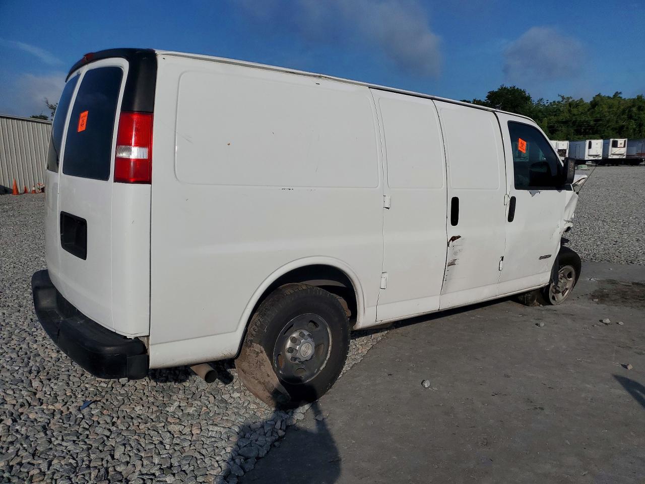 2003 Chevrolet Express G2500 Белый vin: 1GCGG25U331181224