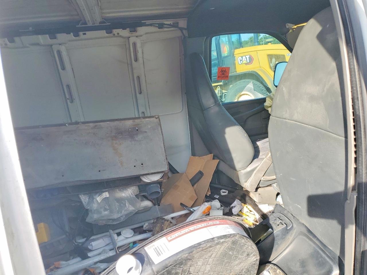 2003 Chevrolet Express G2500 Белый vin: 1GCGG25U331181224