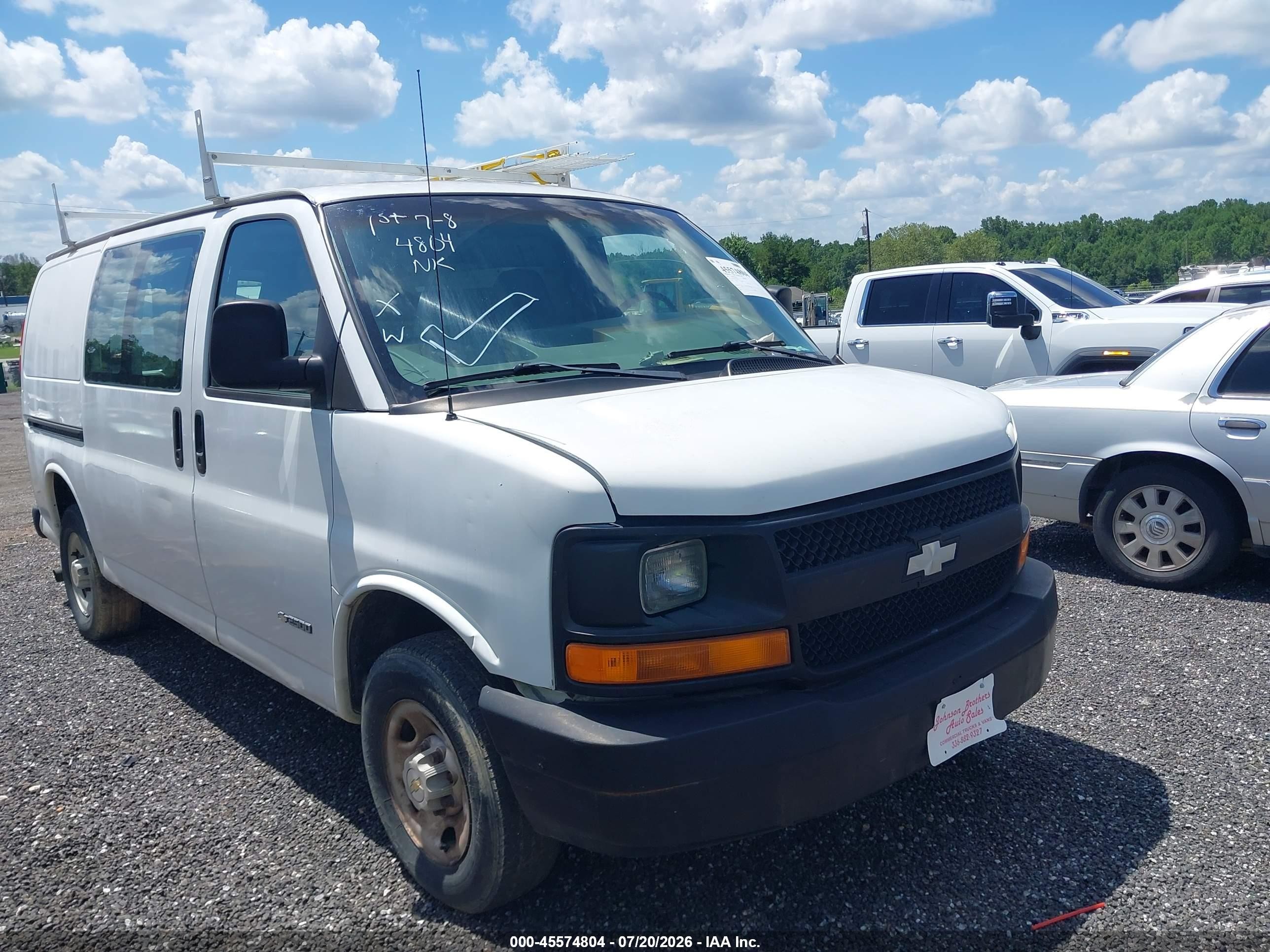 2003 Chevrolet Express   White vin: 1GCGG25U931186279