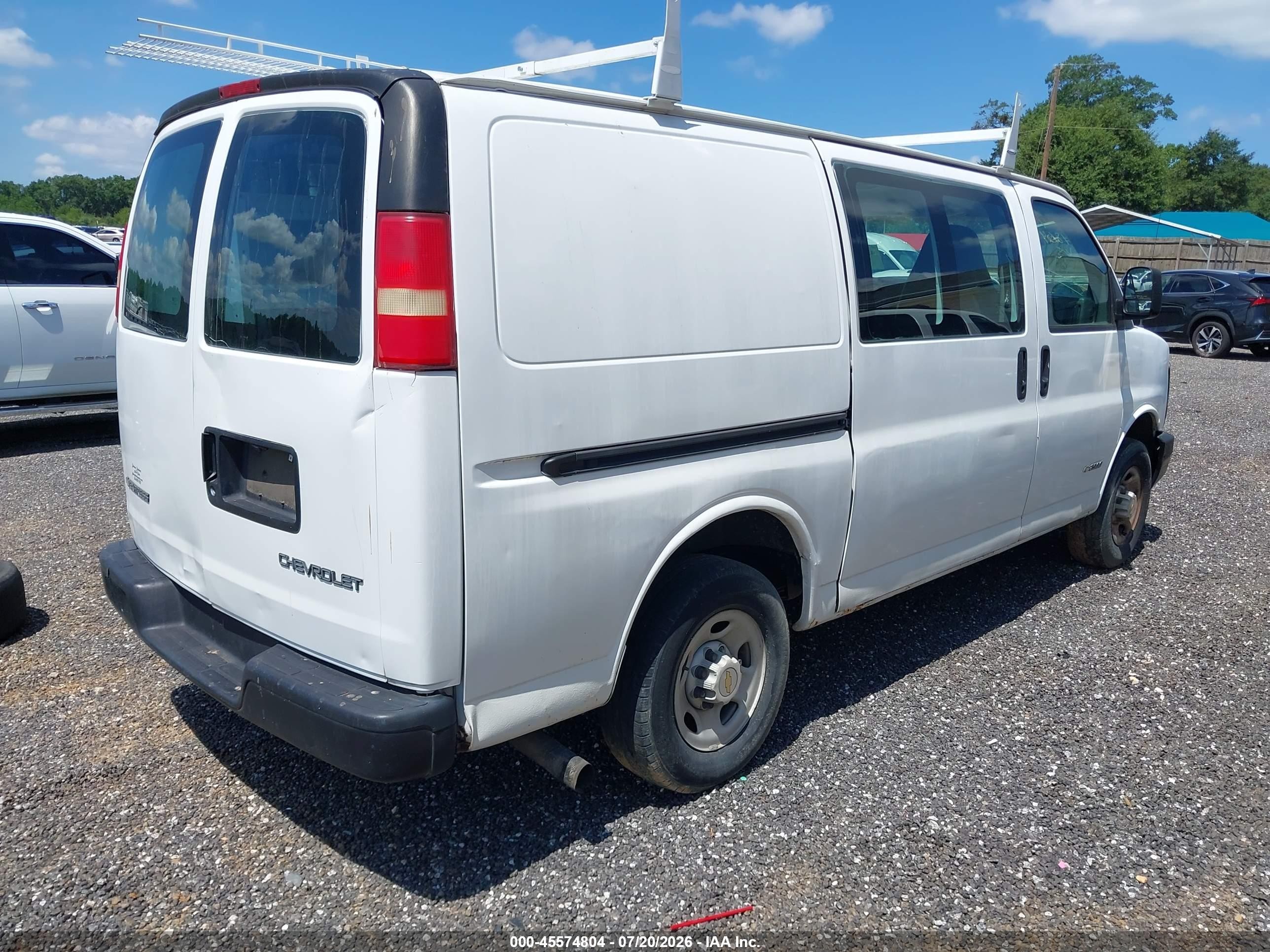 2003 Chevrolet Express   White vin: 1GCGG25U931186279