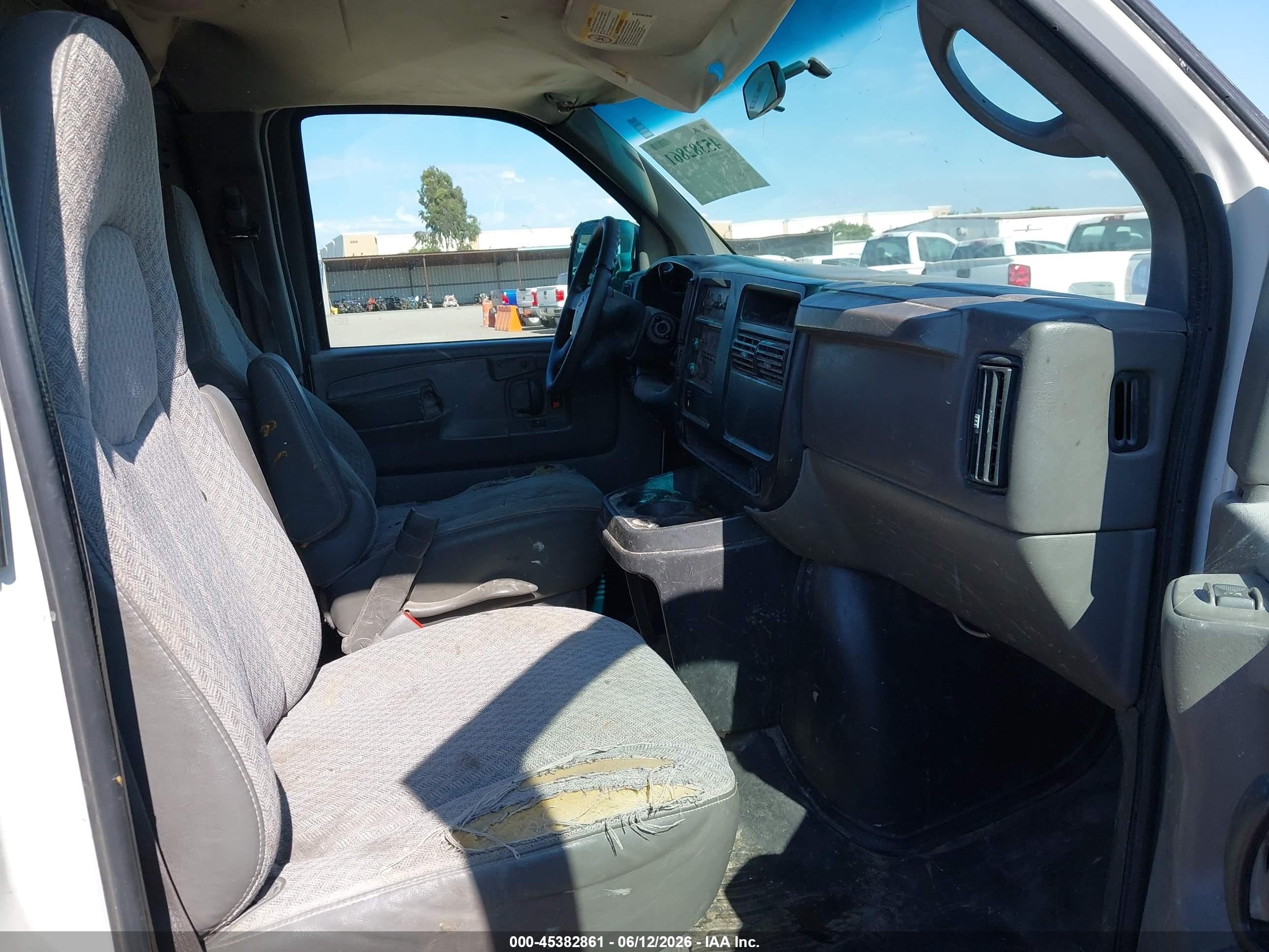 2007 Chevrolet Express Work Van Red vin: 1GCGG25U971234174