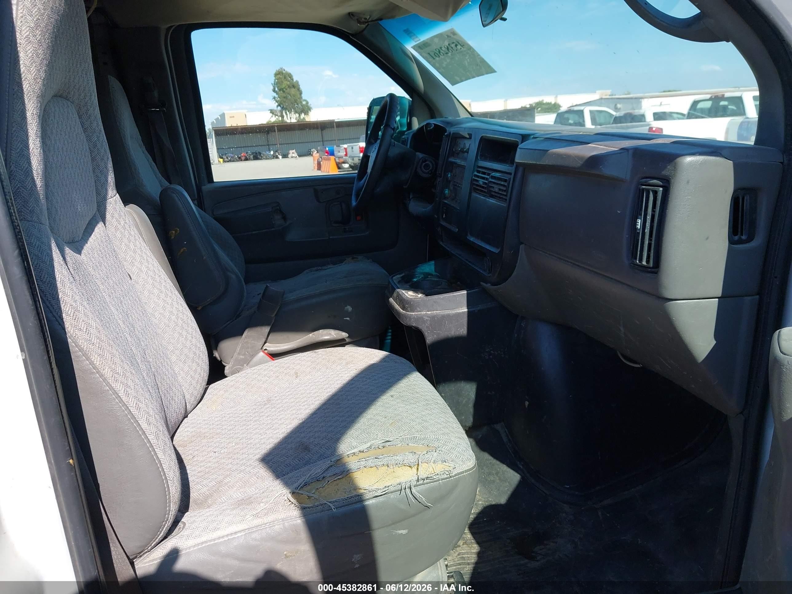 2007 Chevrolet Express Work Van Red vin: 1GCGG25U971234174