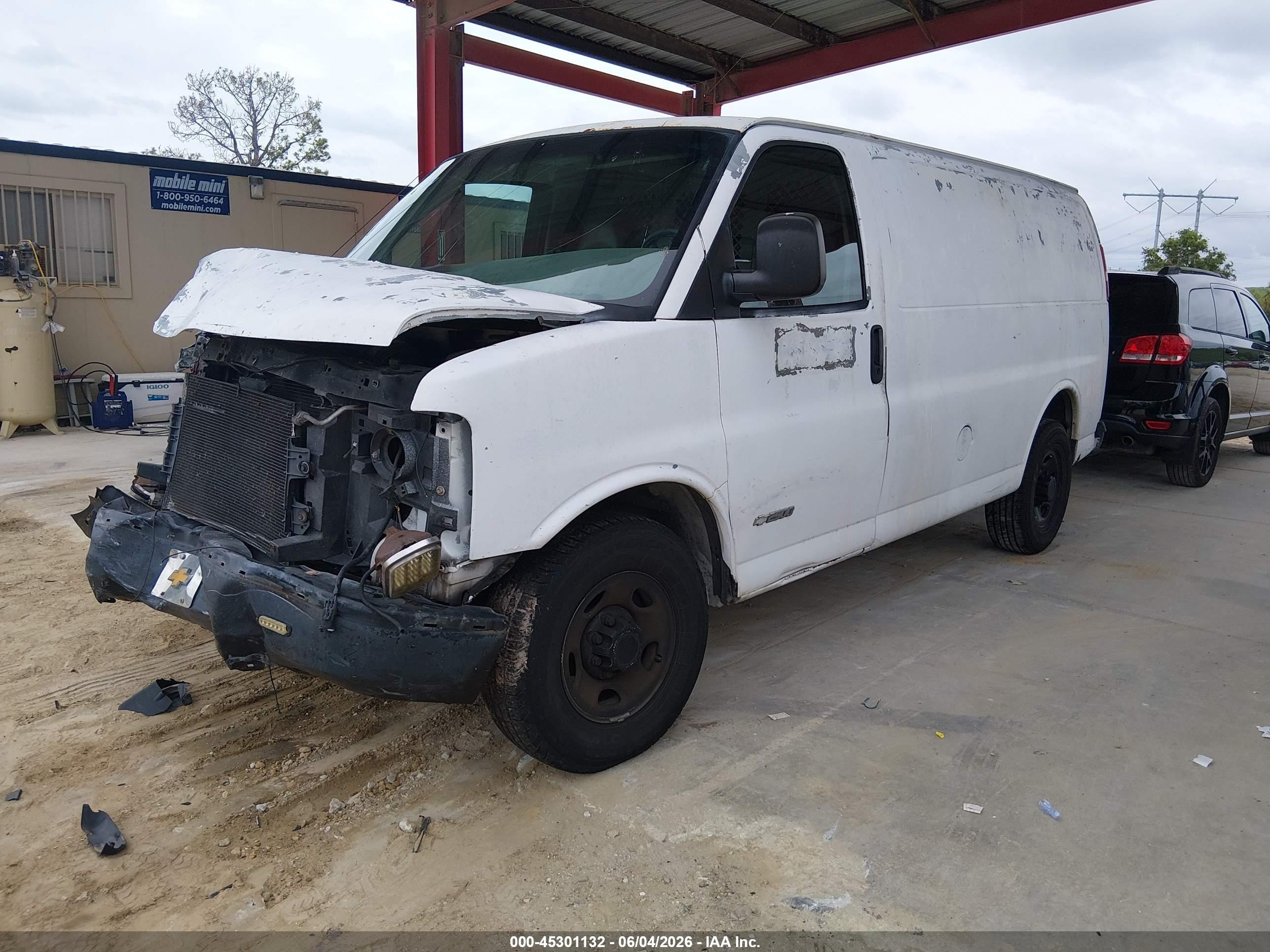 2003 Chevrolet Express   White vin: 1GCGG25V131173826