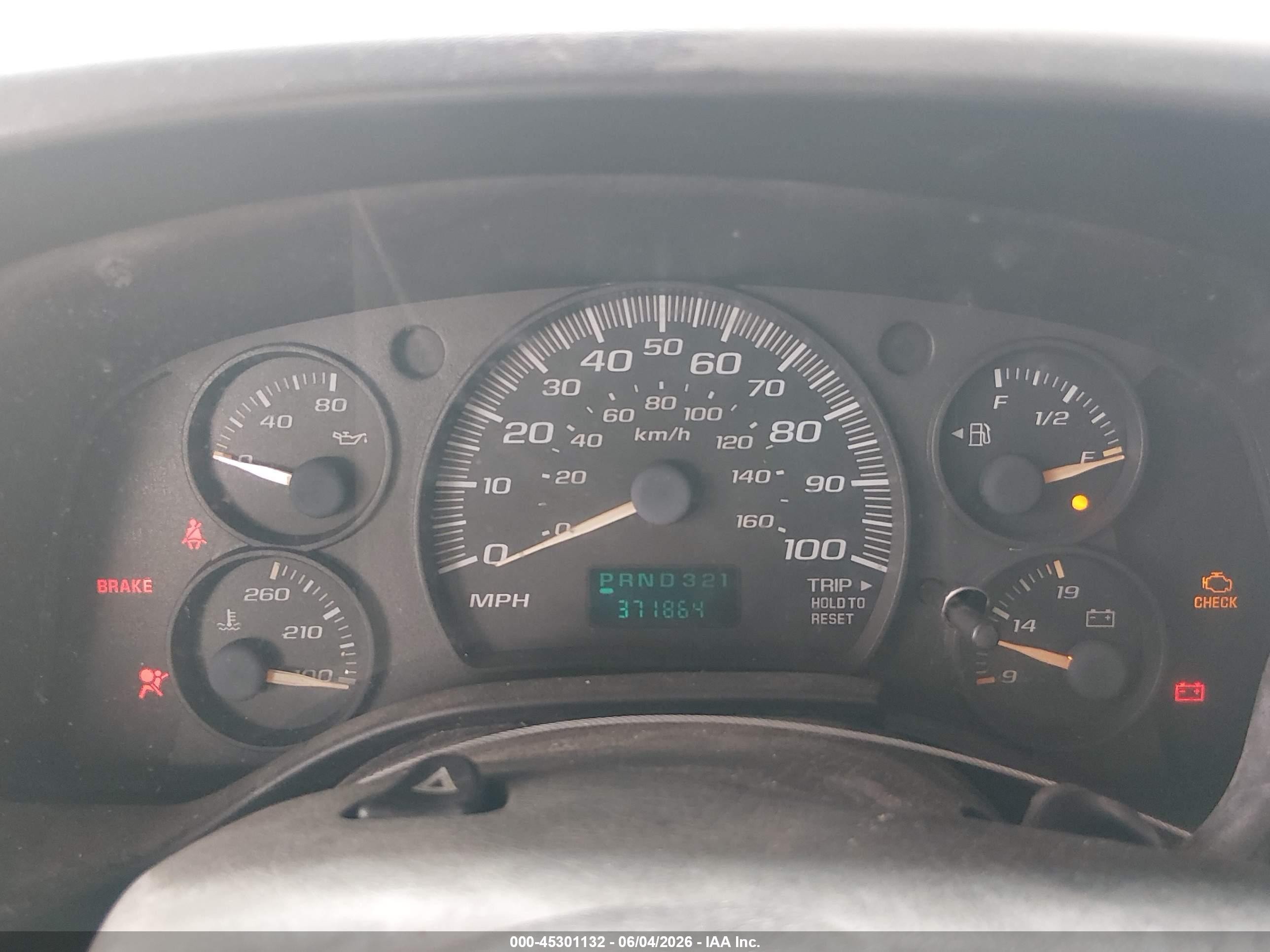 2003 Chevrolet Express   White vin: 1GCGG25V131173826