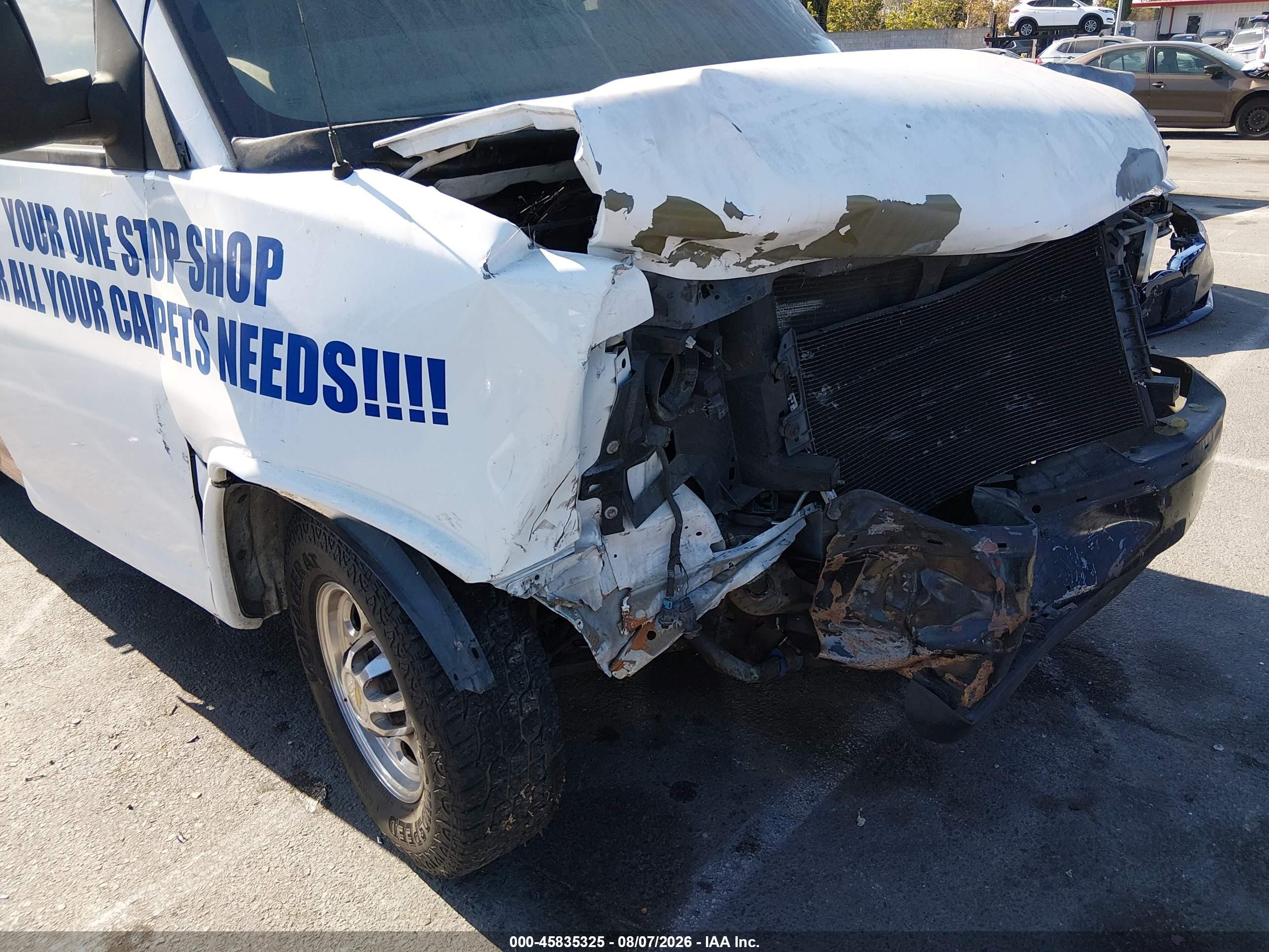 2005 Chevrolet Express   White vin: 1GCGG25V151267160