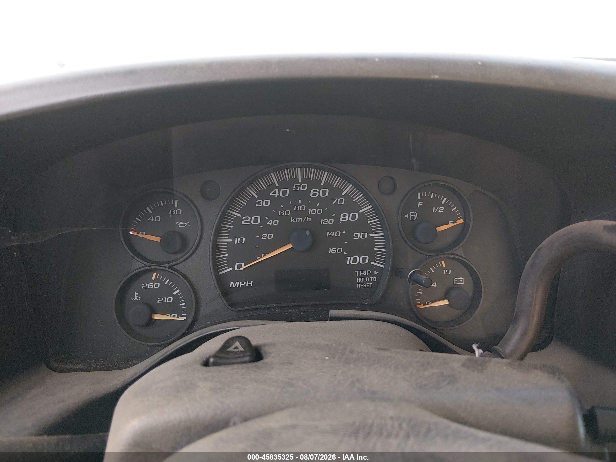 2005 Chevrolet Express   White vin: 1GCGG25V151267160