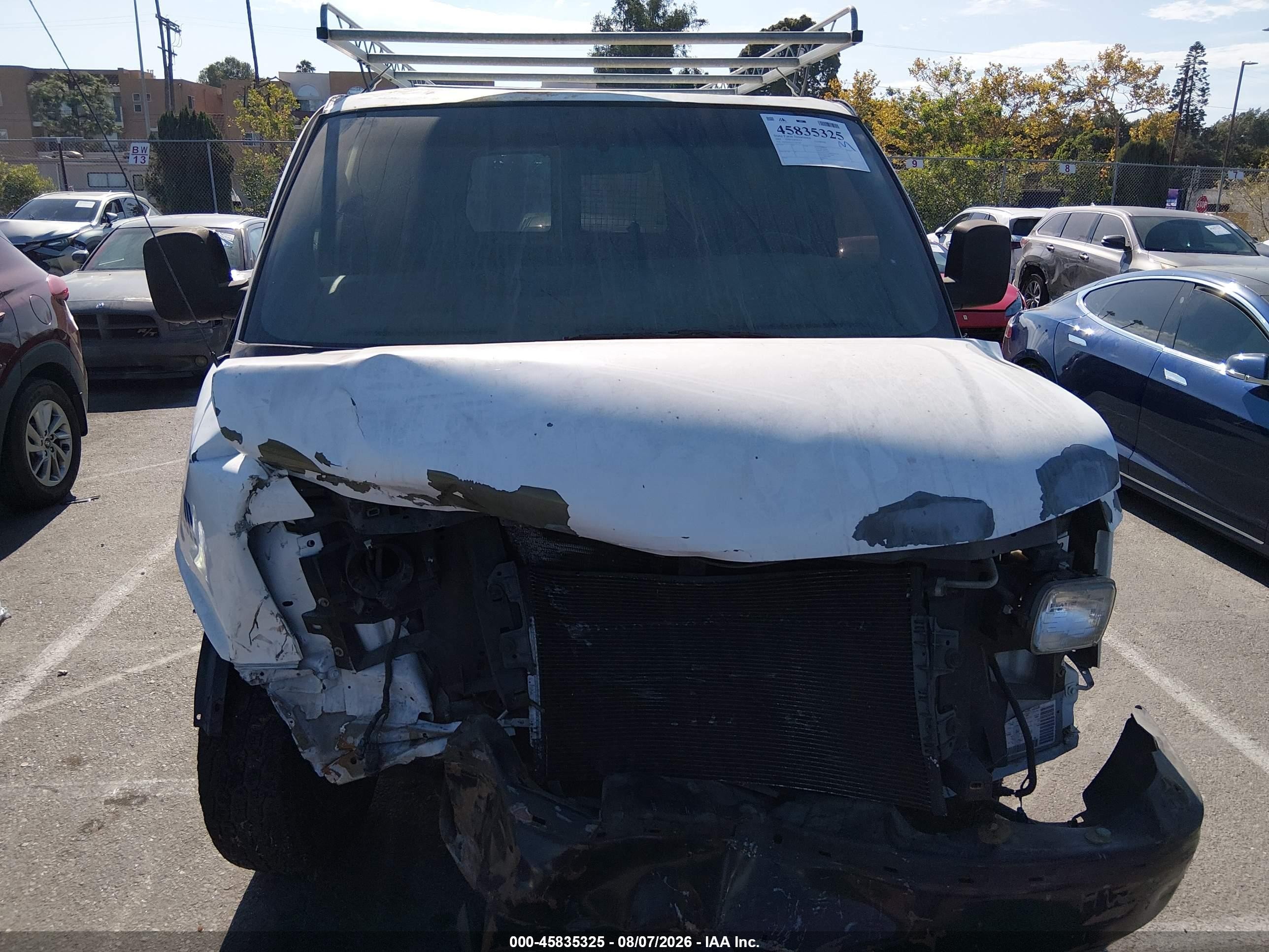 2005 Chevrolet Express   White vin: 1GCGG25V151267160