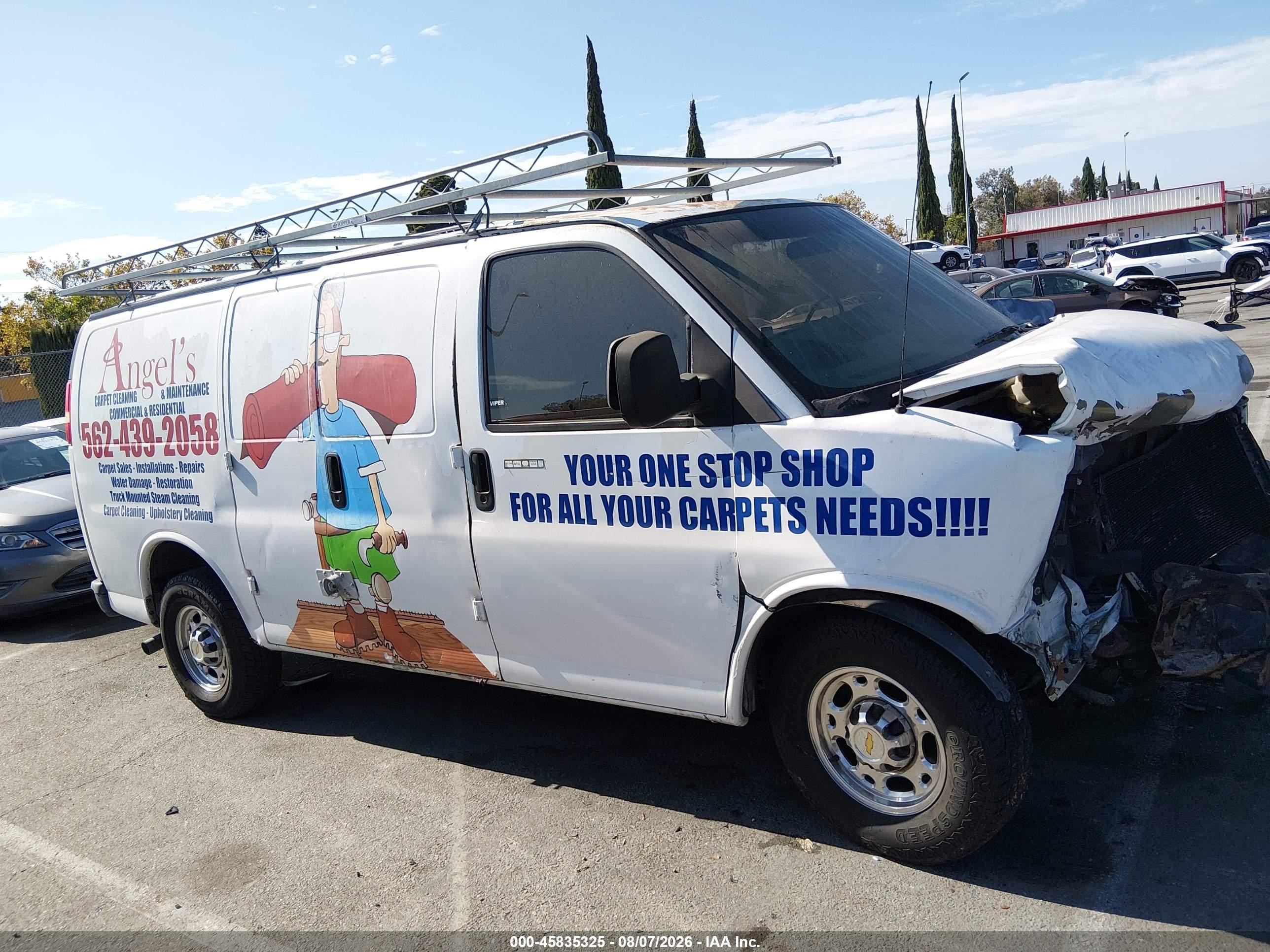 2005 Chevrolet Express   White vin: 1GCGG25V151267160