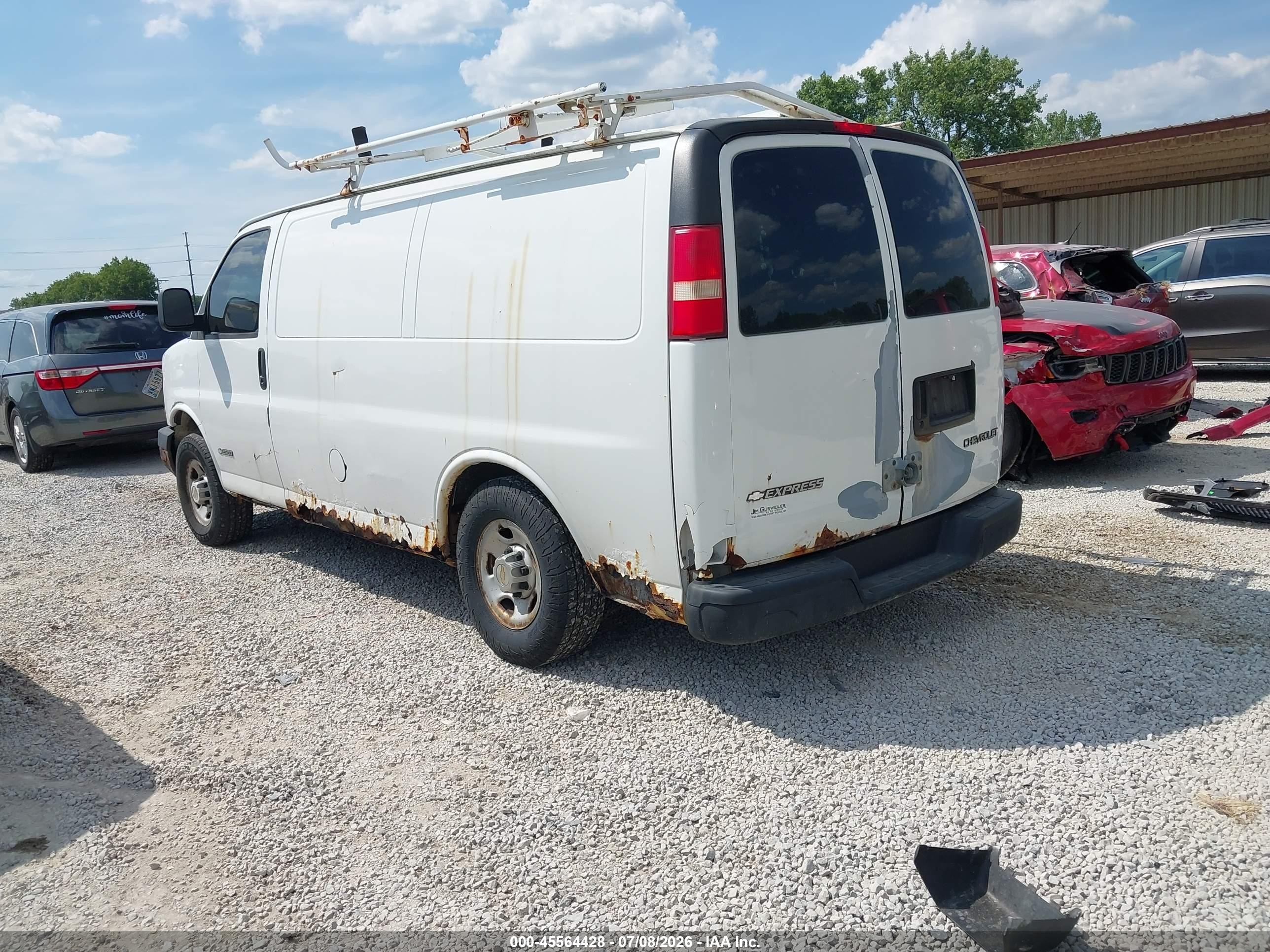 2005 Chevrolet Express   White vin: 1GCGG25V251201832