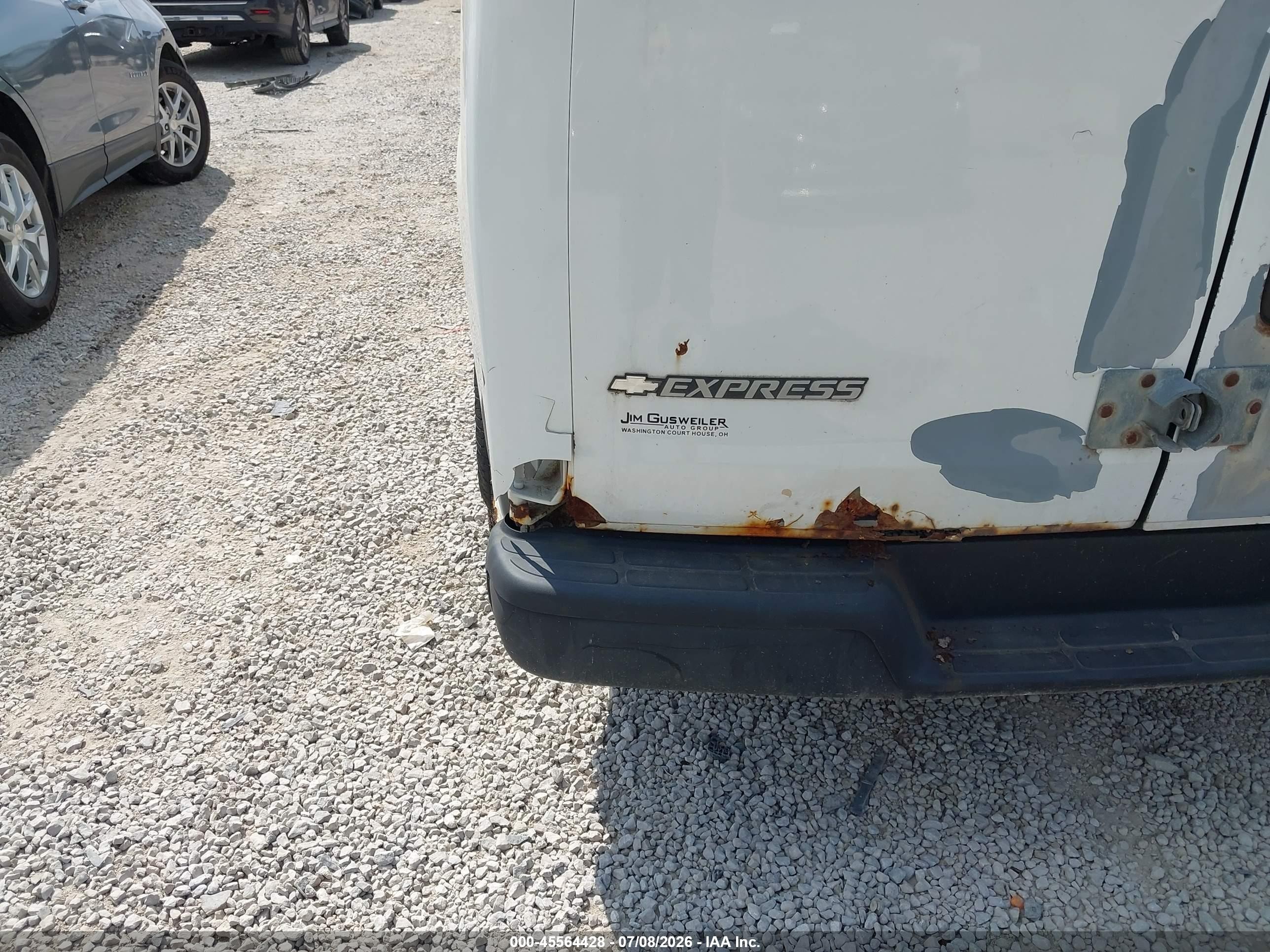 2005 Chevrolet Express   White vin: 1GCGG25V251201832