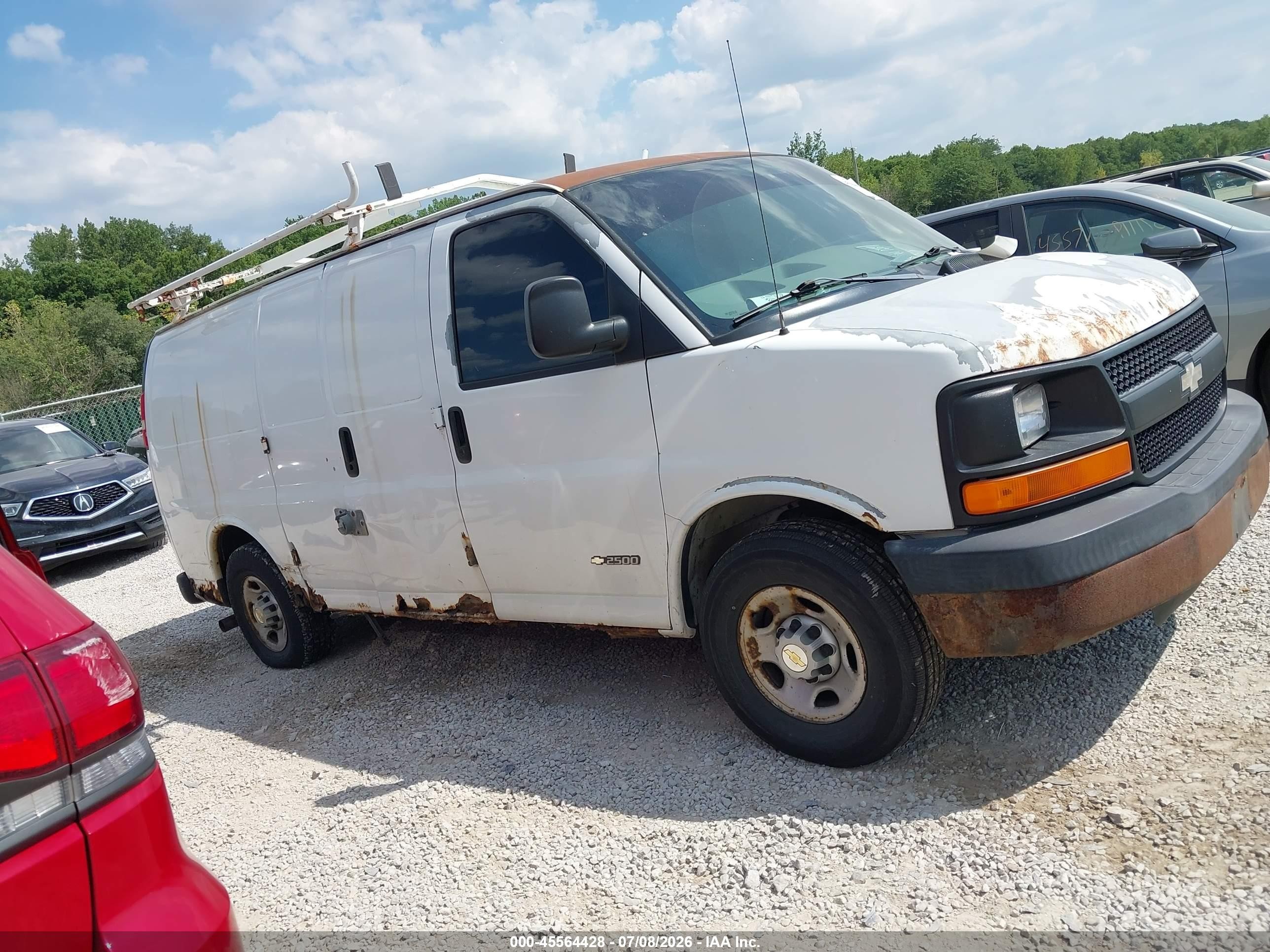 2005 Chevrolet Express   White vin: 1GCGG25V251201832