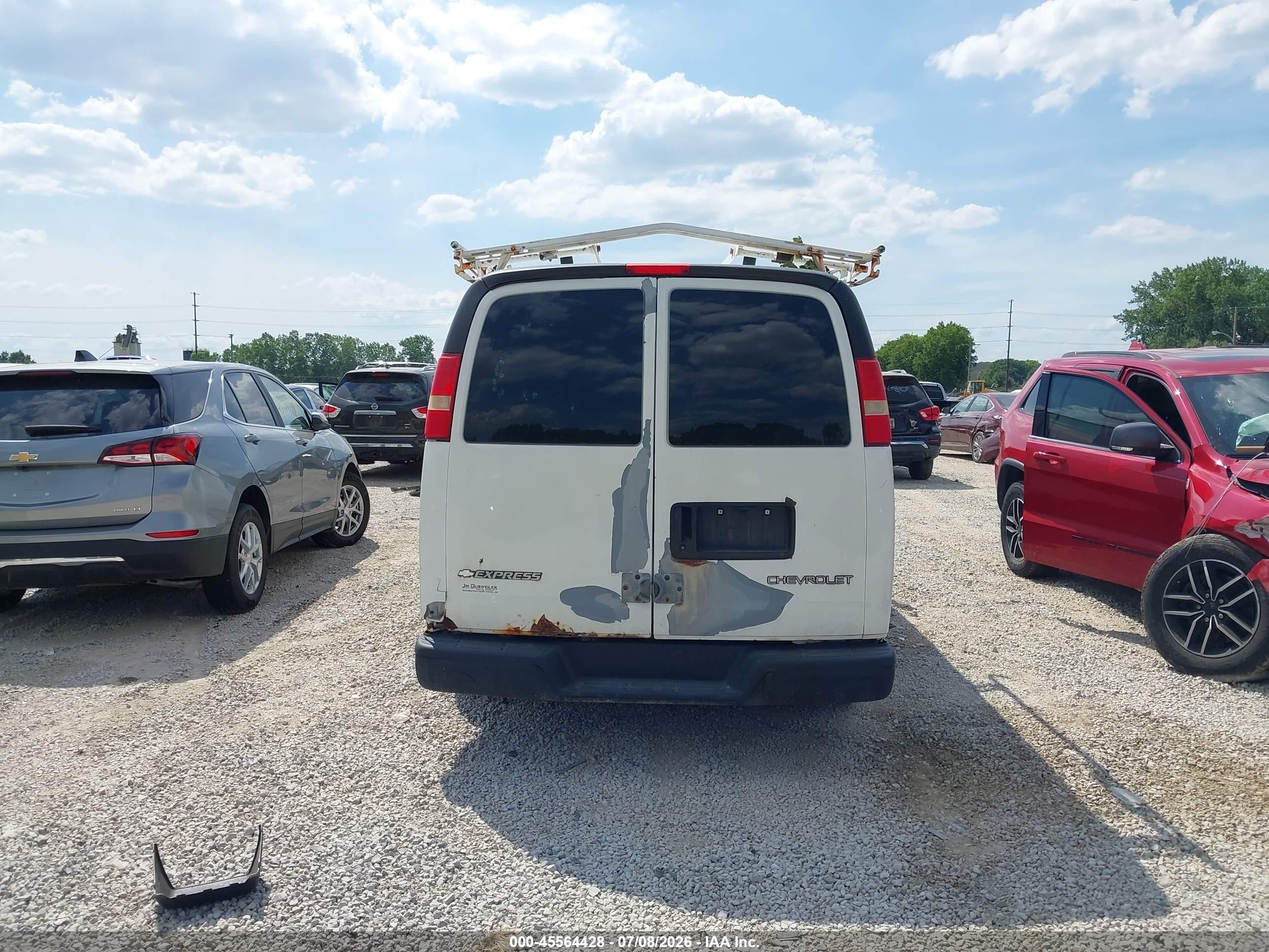 2005 Chevrolet Express   White vin: 1GCGG25V251201832
