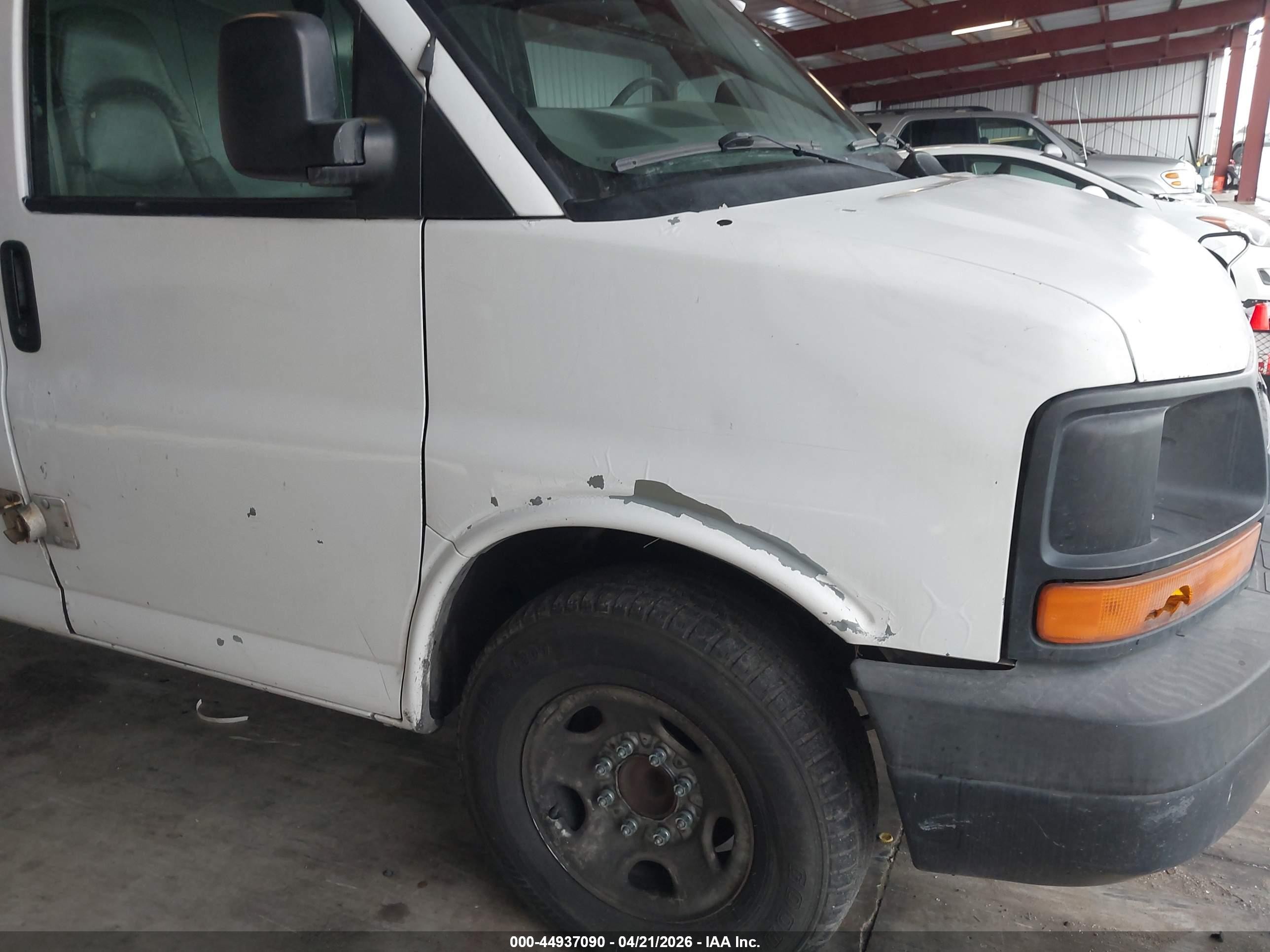 2007 Chevrolet Express Work Van White vin: 1GCGG25V271204314