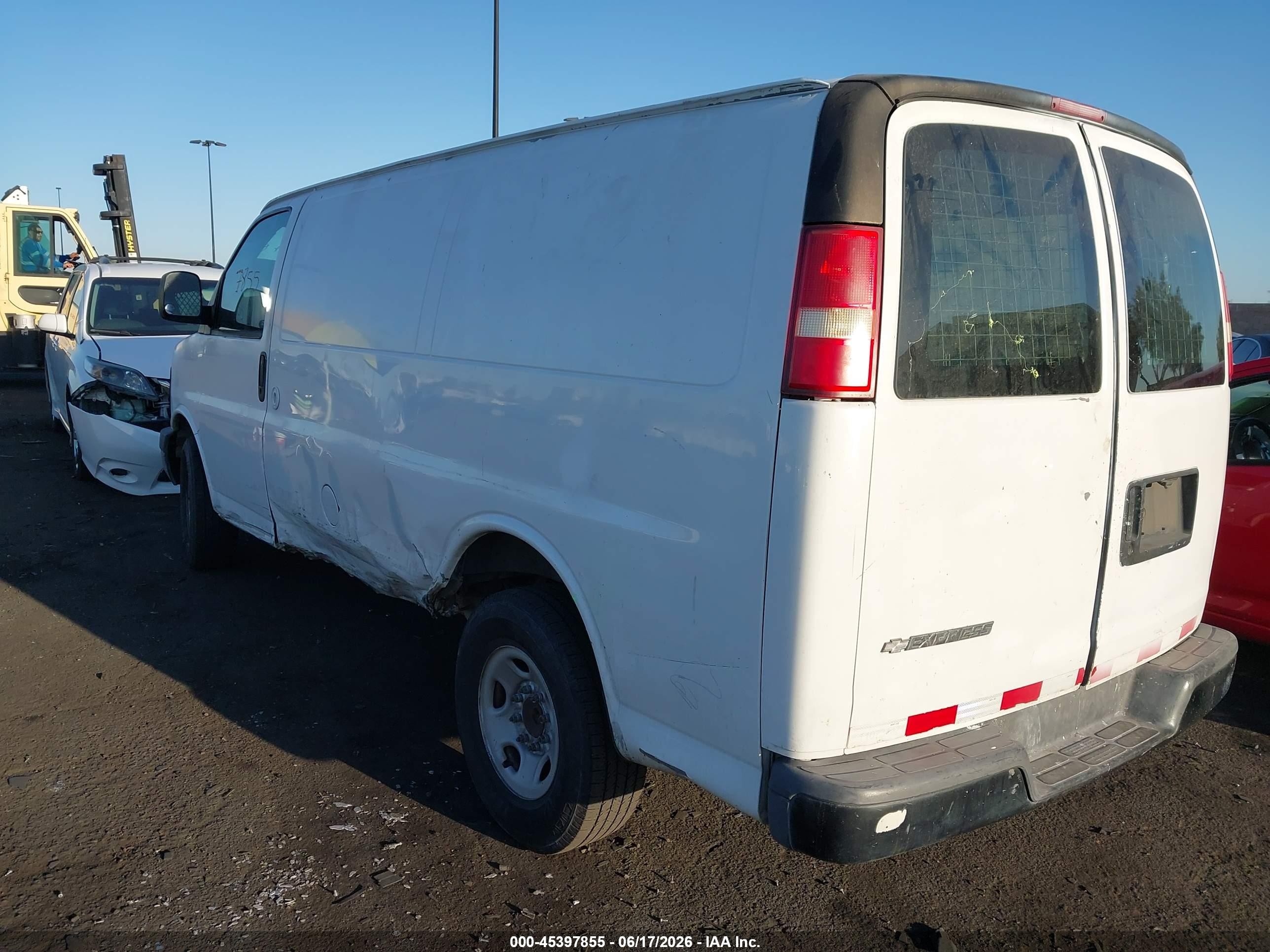 2007 Chevrolet Express Work Van White vin: 1GCGG25V271240391