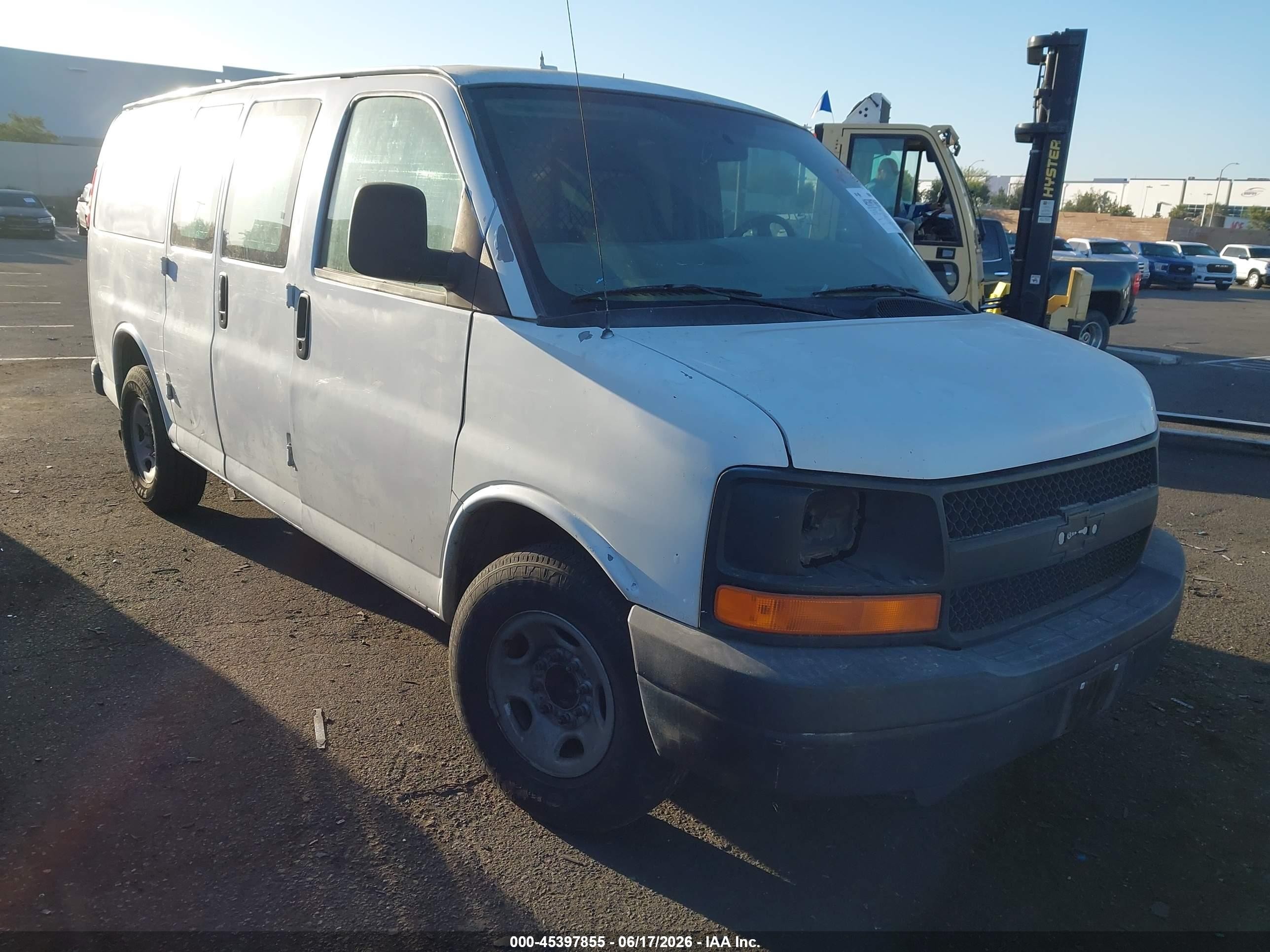 2007 Chevrolet Express Work Van White vin: 1GCGG25V271240391
