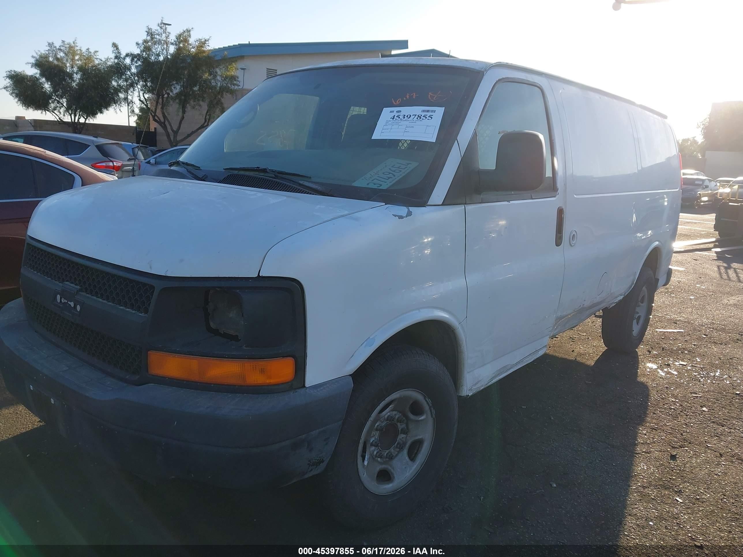 2007 Chevrolet Express Work Van White vin: 1GCGG25V271240391