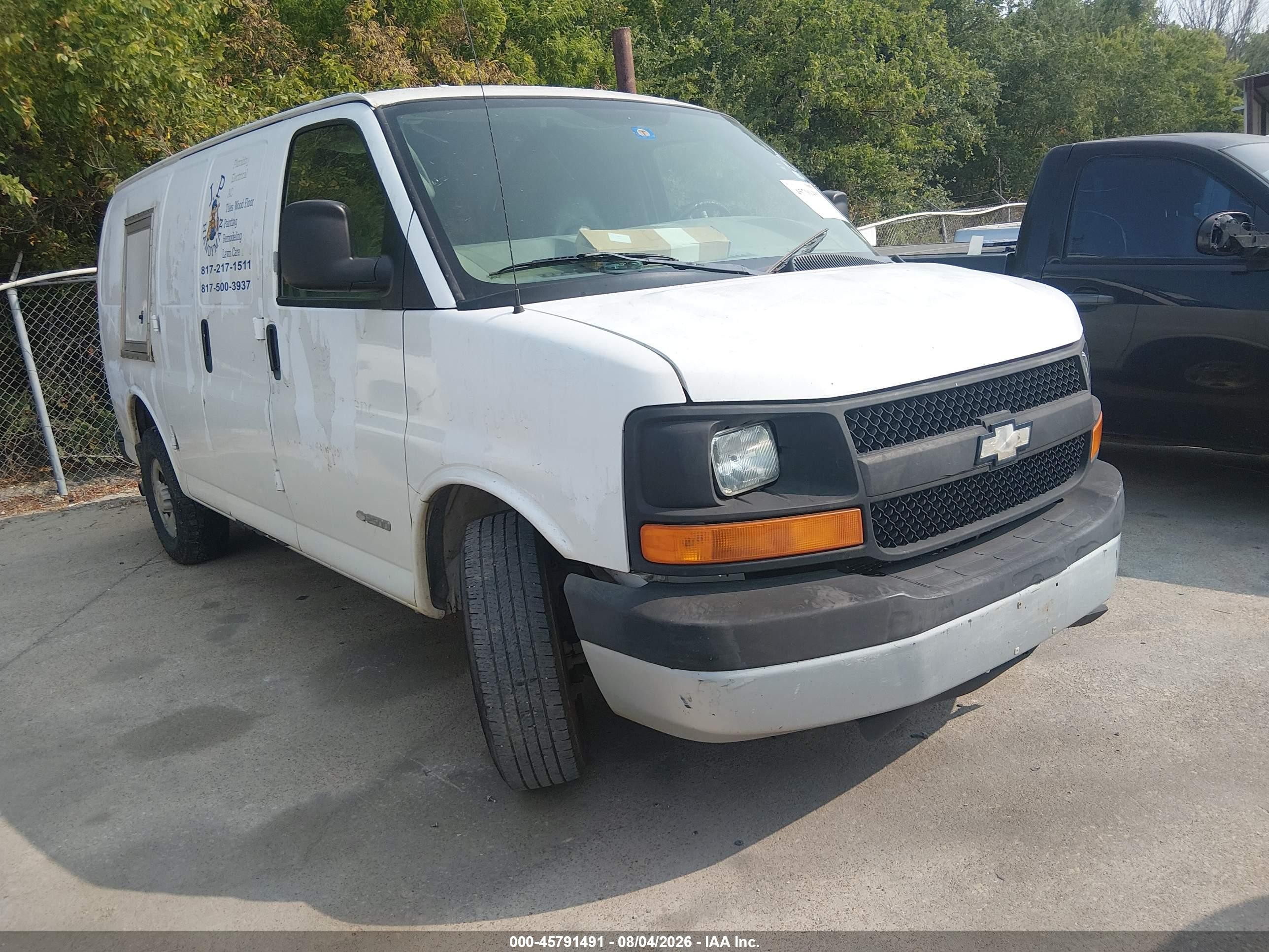 2005 Chevrolet Express   White vin: 1GCGG25V351181672