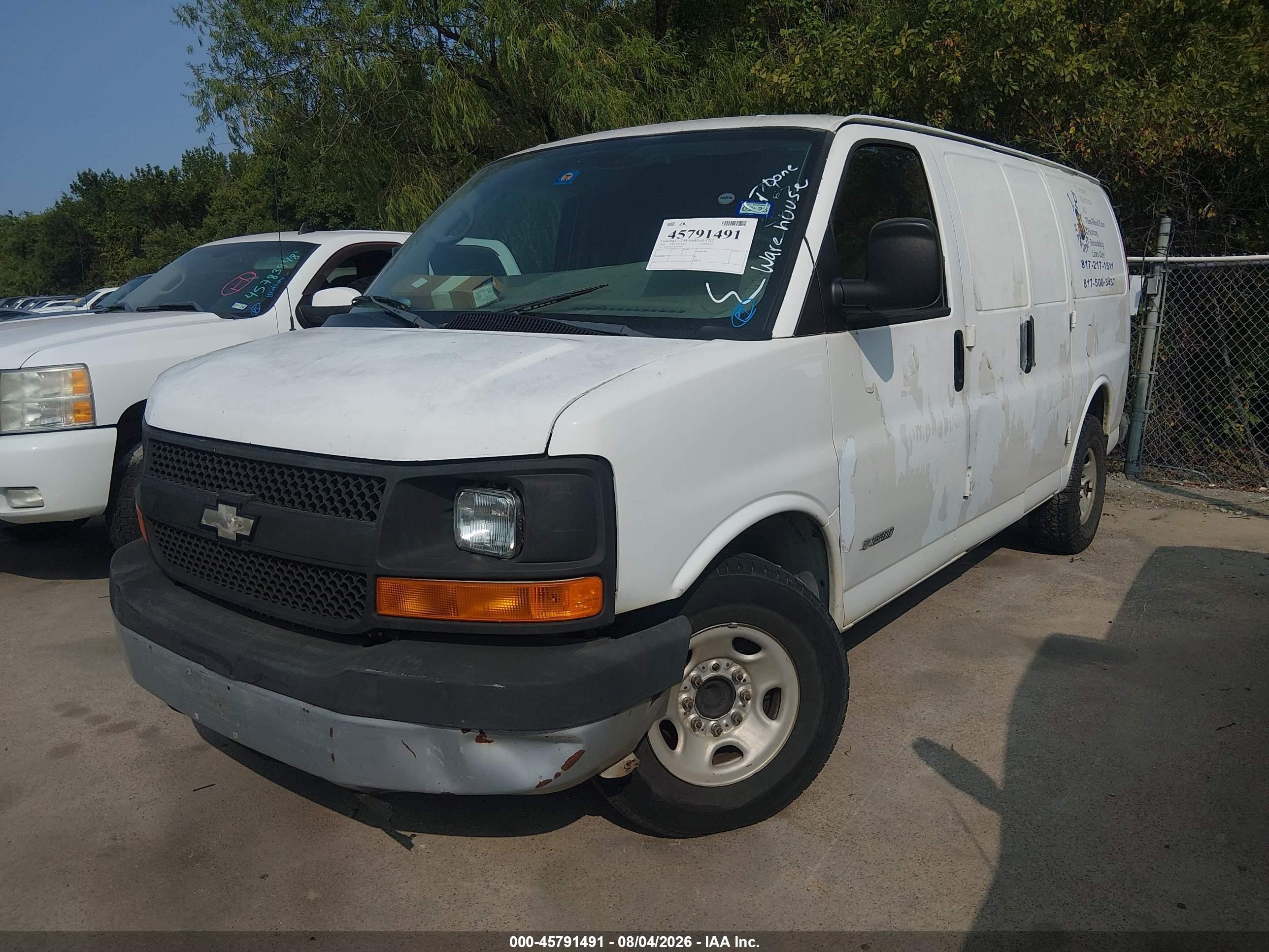 2005 Chevrolet Express   White vin: 1GCGG25V351181672