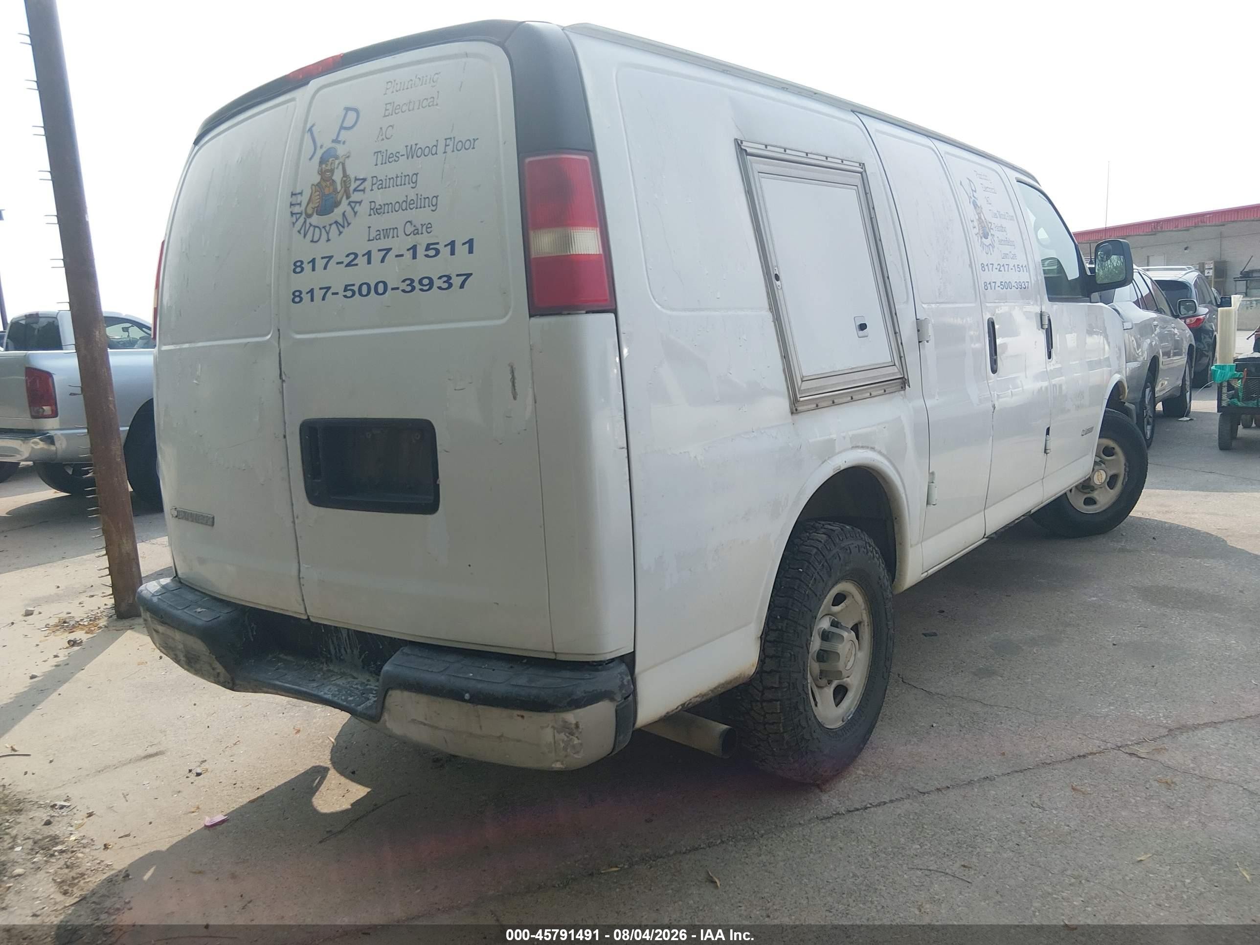 2005 Chevrolet Express   White vin: 1GCGG25V351181672