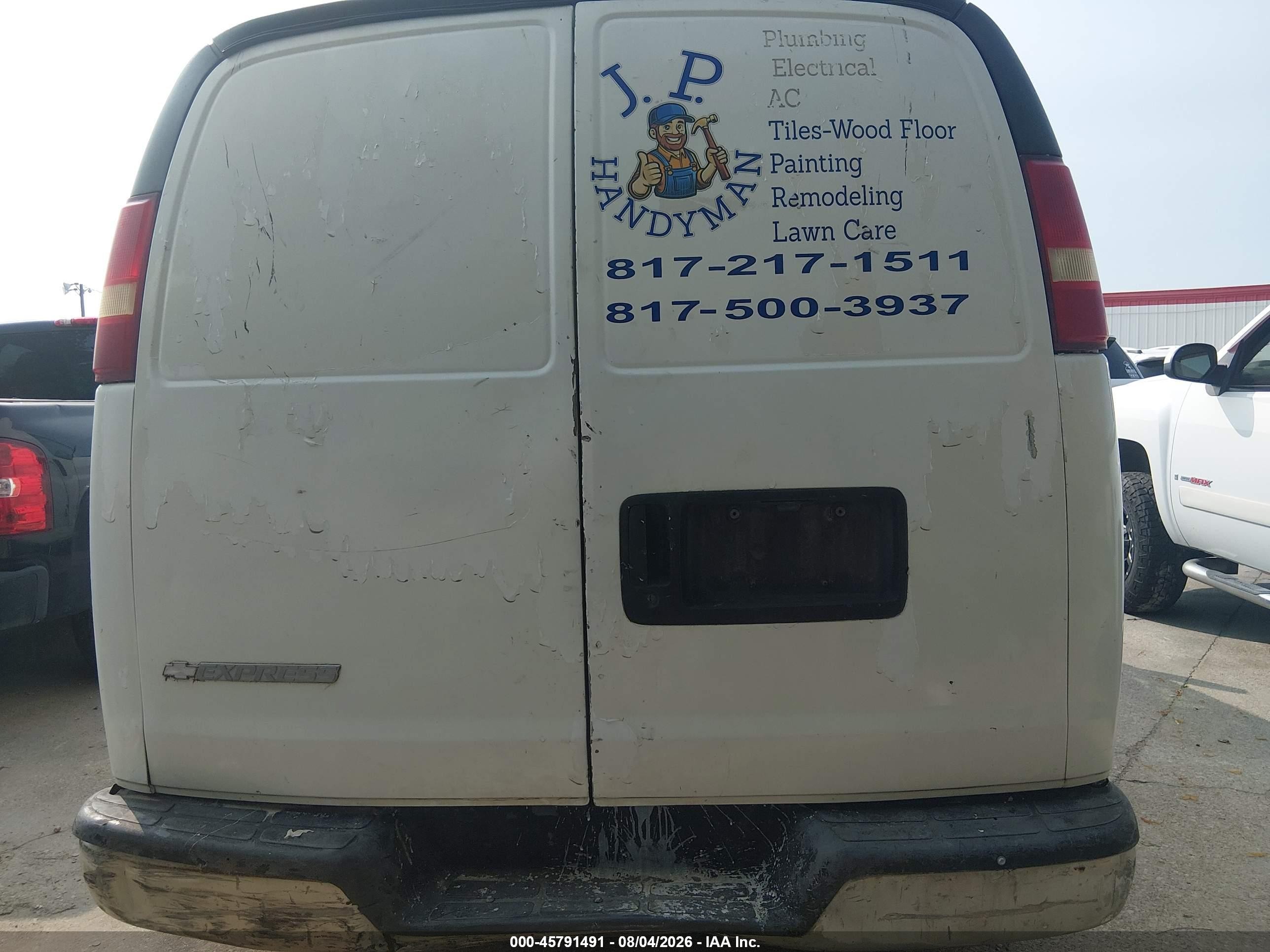 2005 Chevrolet Express   White vin: 1GCGG25V351181672