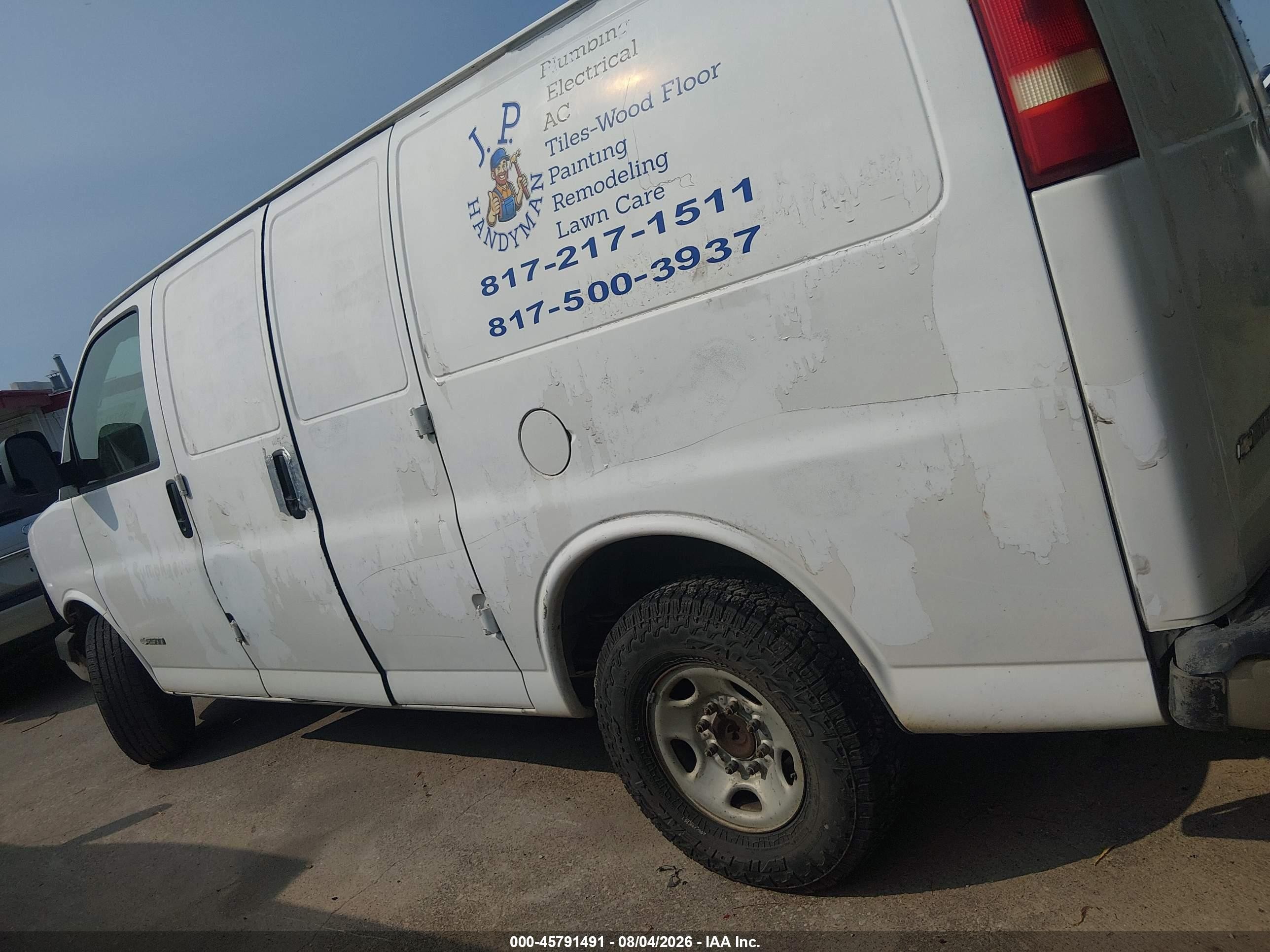 2005 Chevrolet Express   White vin: 1GCGG25V351181672