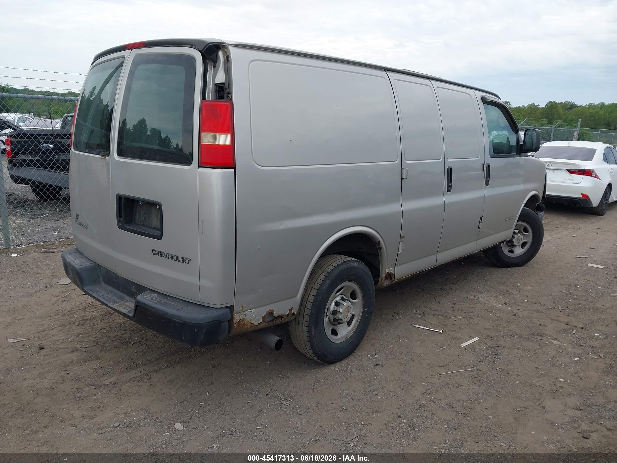 2005 Chevrolet Express   Silver vin: 1GCGG25V351201760