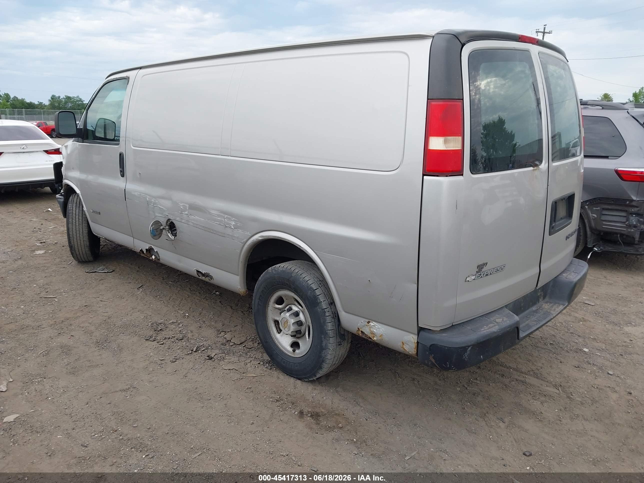 2005 Chevrolet Express   Silver vin: 1GCGG25V351201760