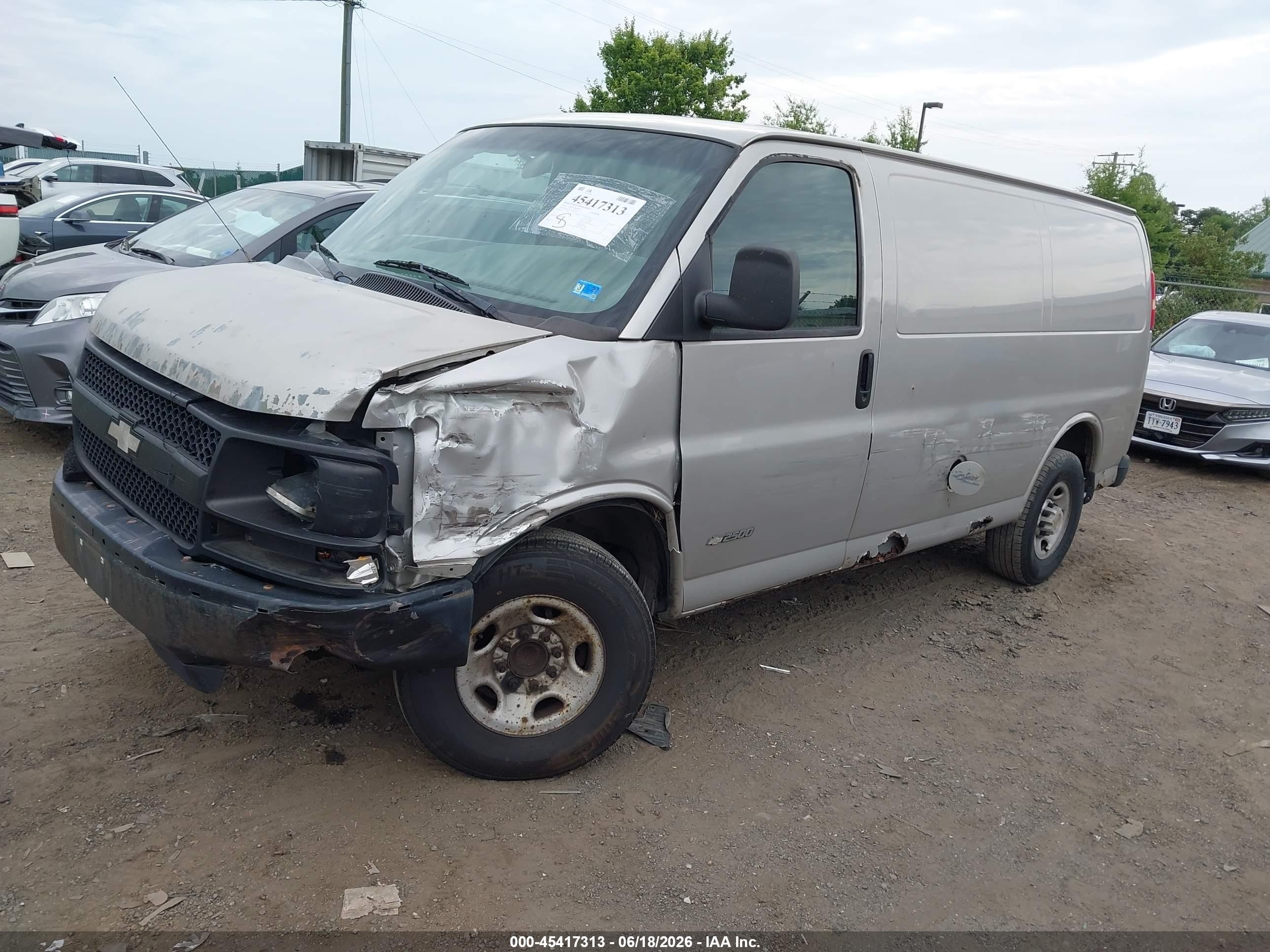 2005 Chevrolet Express   Silver vin: 1GCGG25V351201760