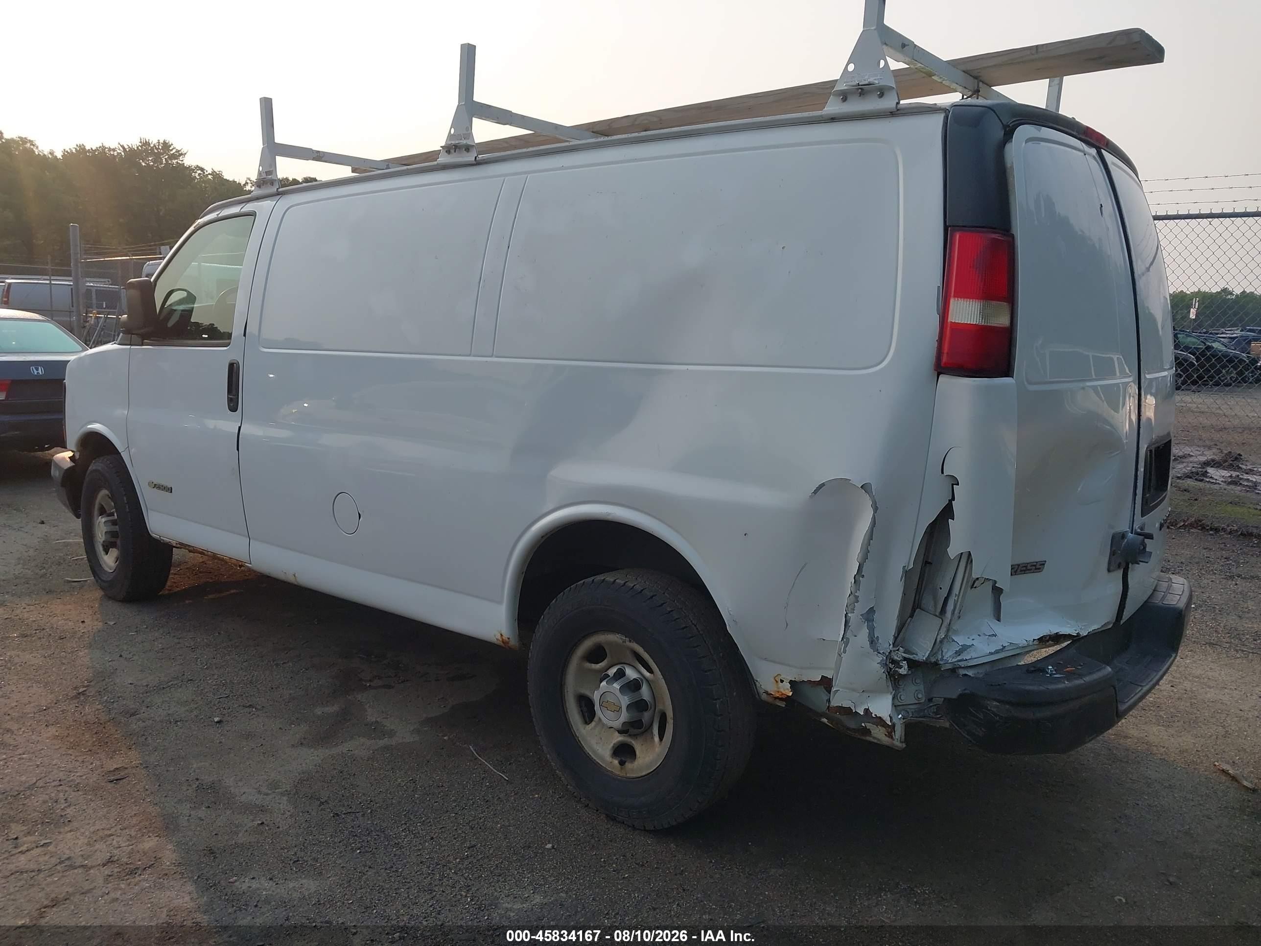 2005 Chevrolet Express   White vin: 1GCGG25V351209549