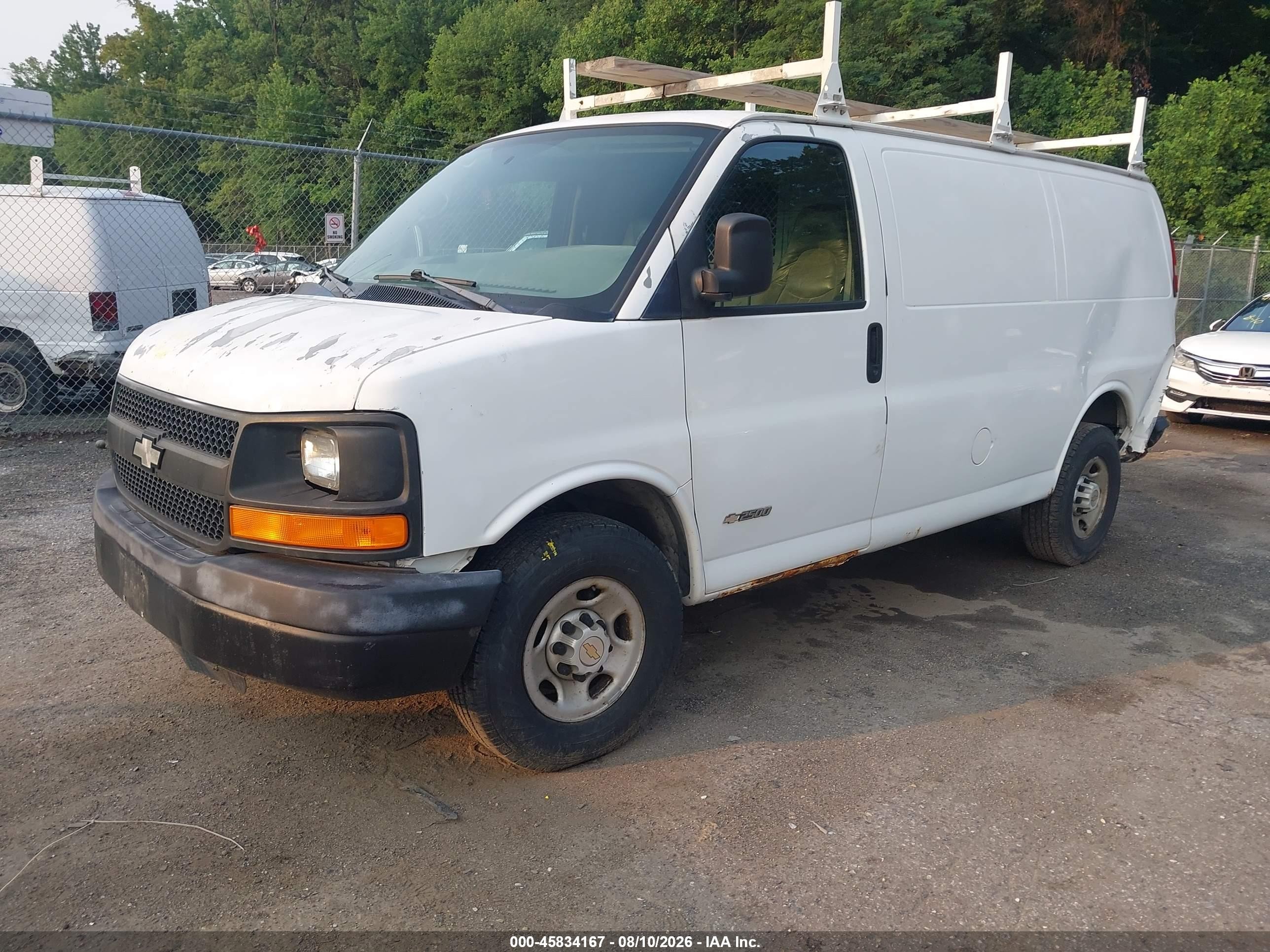 2005 Chevrolet Express   White vin: 1GCGG25V351209549
