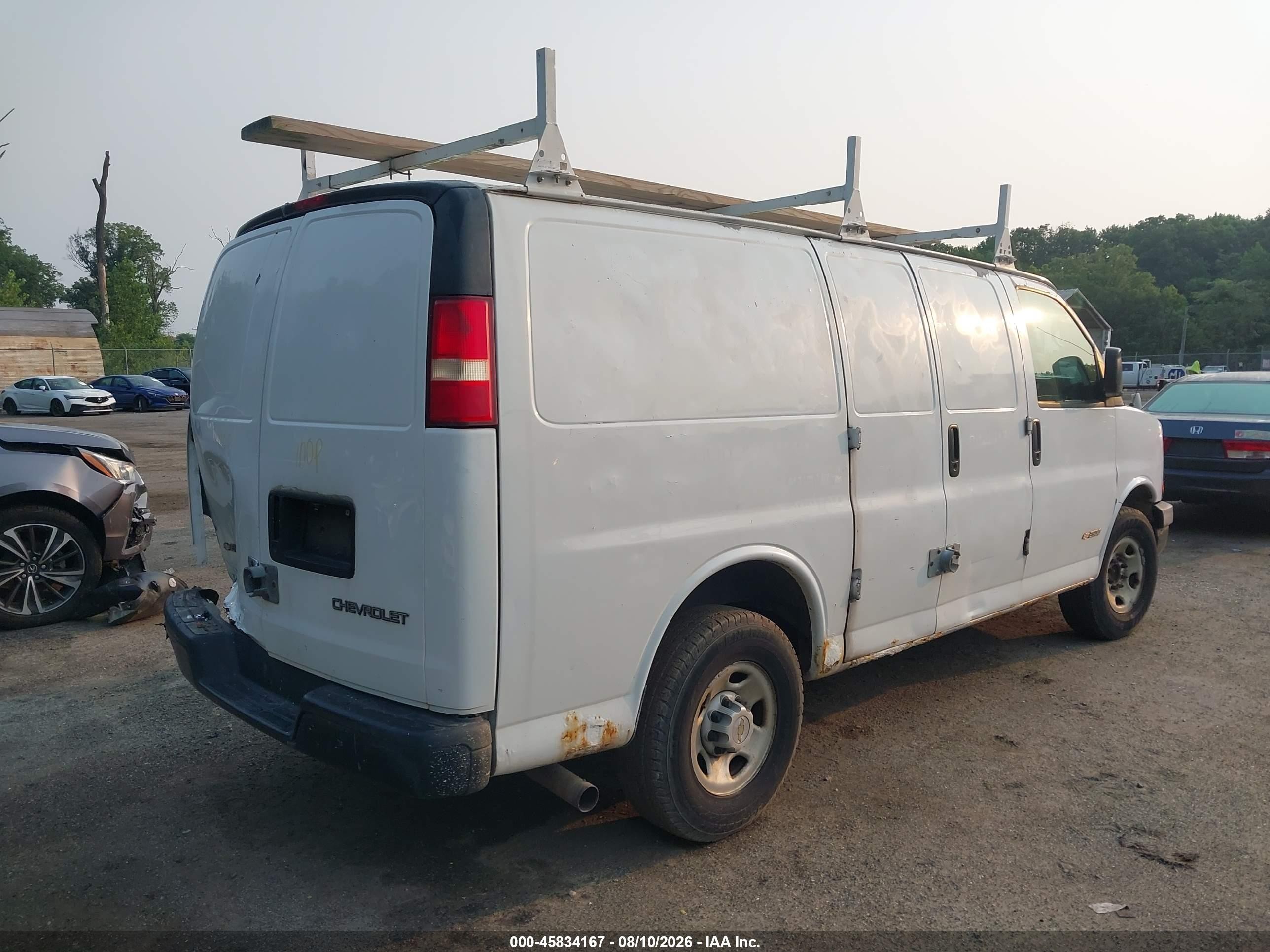 2005 Chevrolet Express   White vin: 1GCGG25V351209549