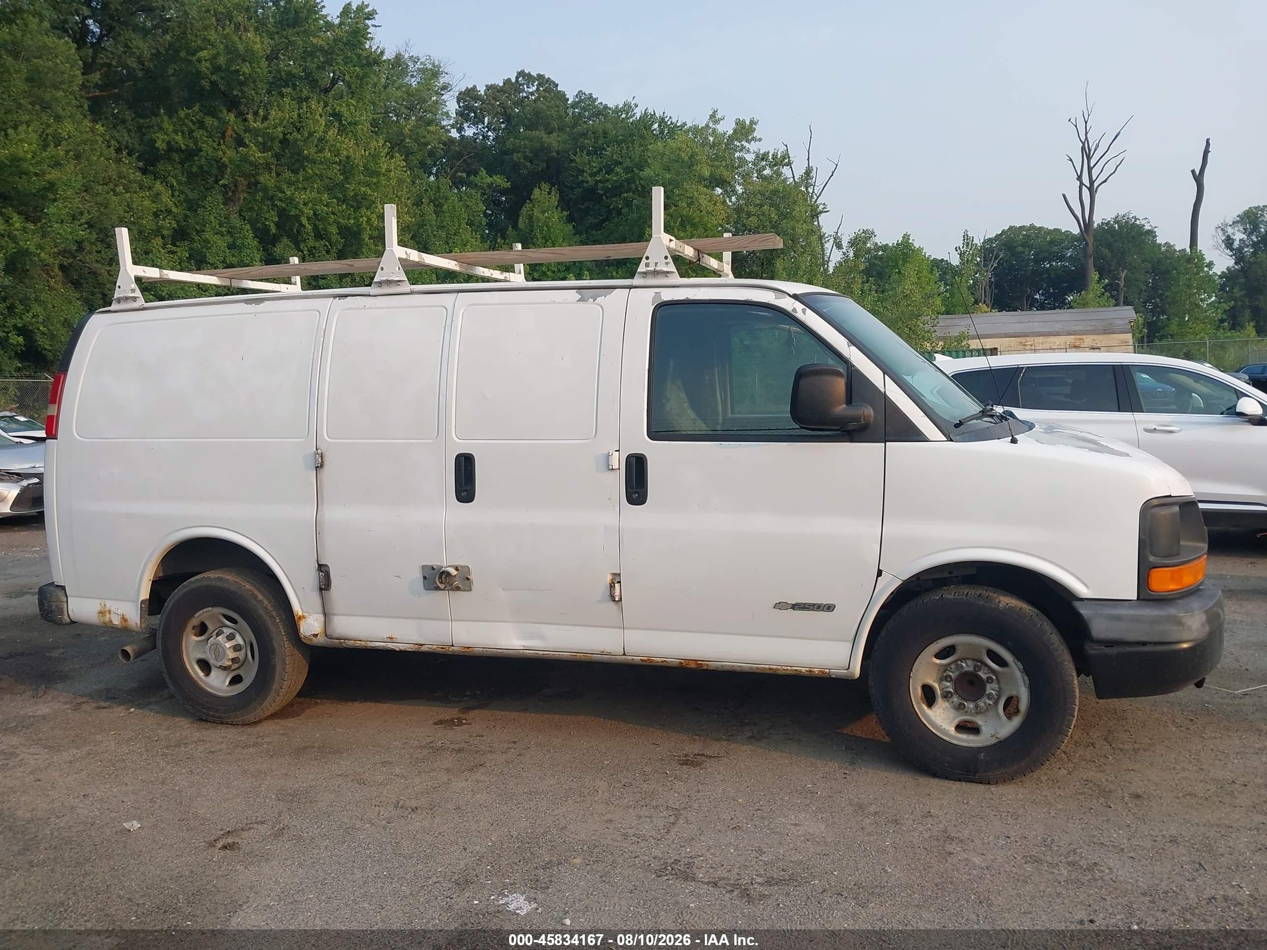 2005 Chevrolet Express   White vin: 1GCGG25V351209549