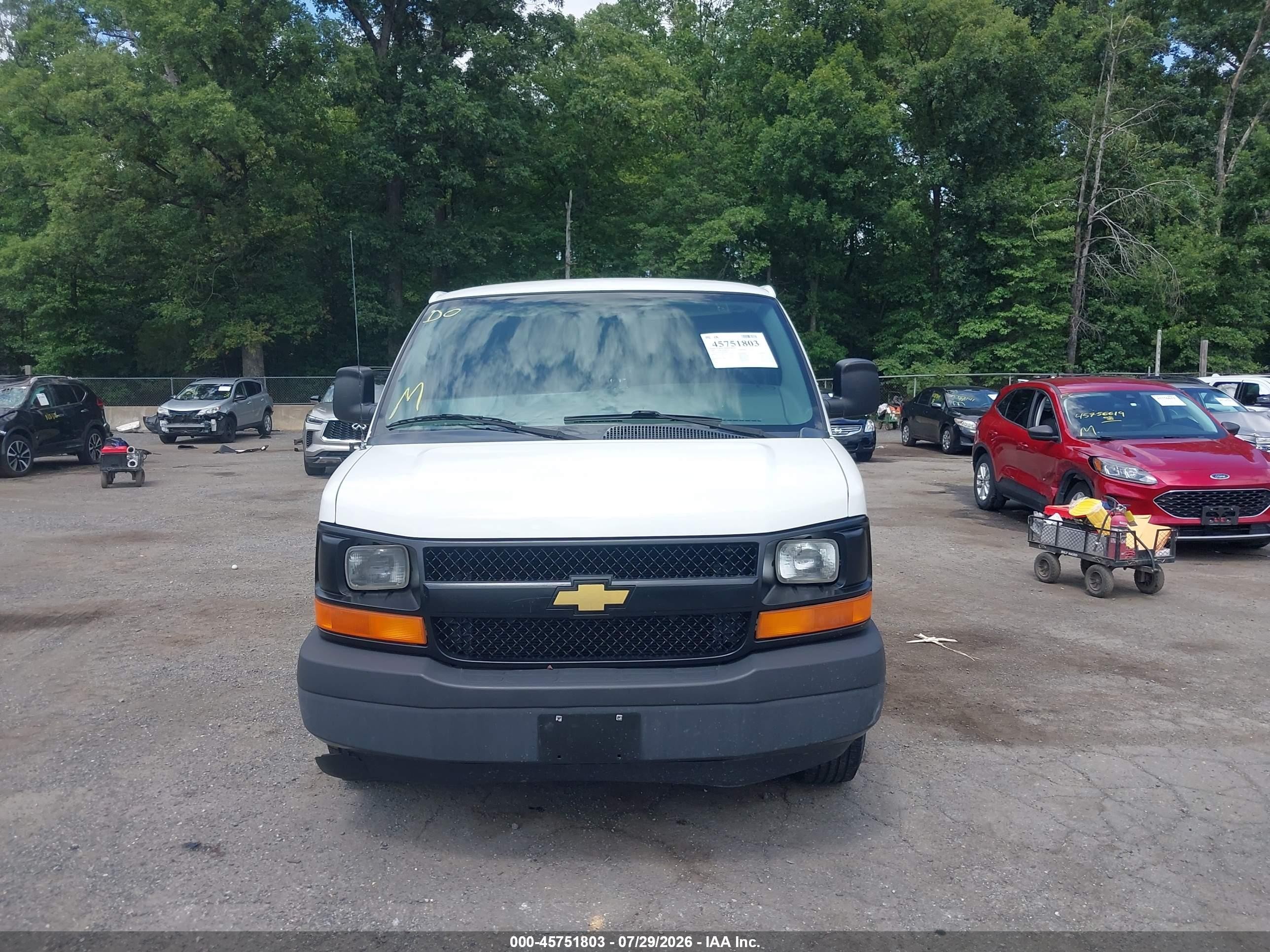 2005 Chevrolet Express   White vin: 1GCGG25V351266351