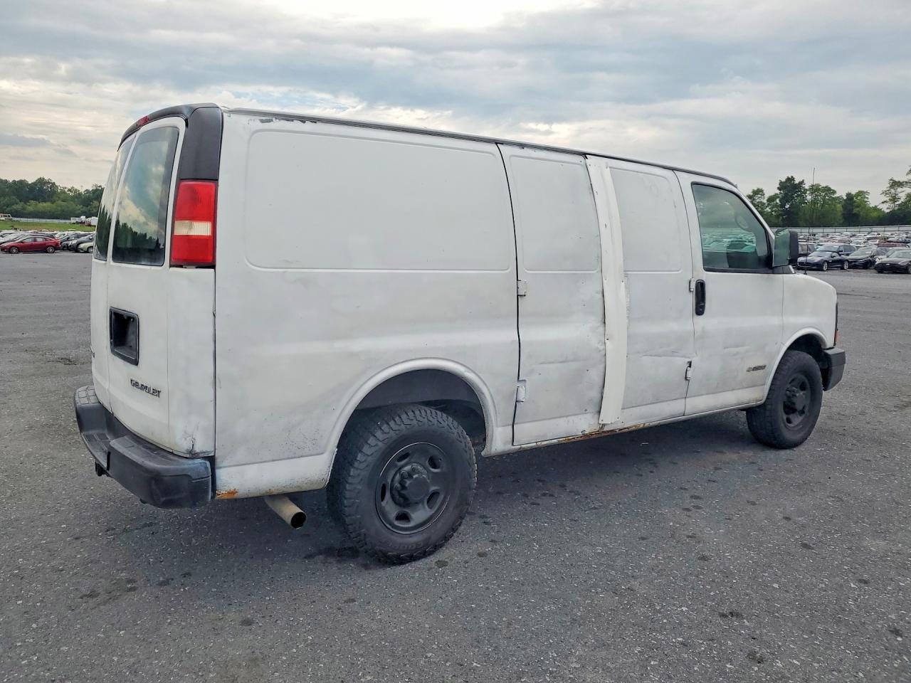 2006 Chevrolet Express G2500 White vin: 1GCGG25V361103619