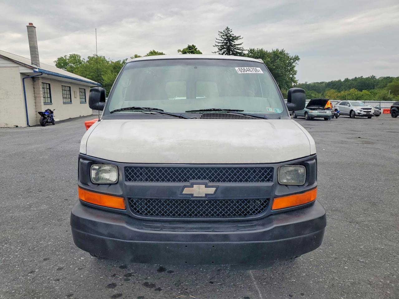 2006 Chevrolet Express G2500 White vin: 1GCGG25V361103619