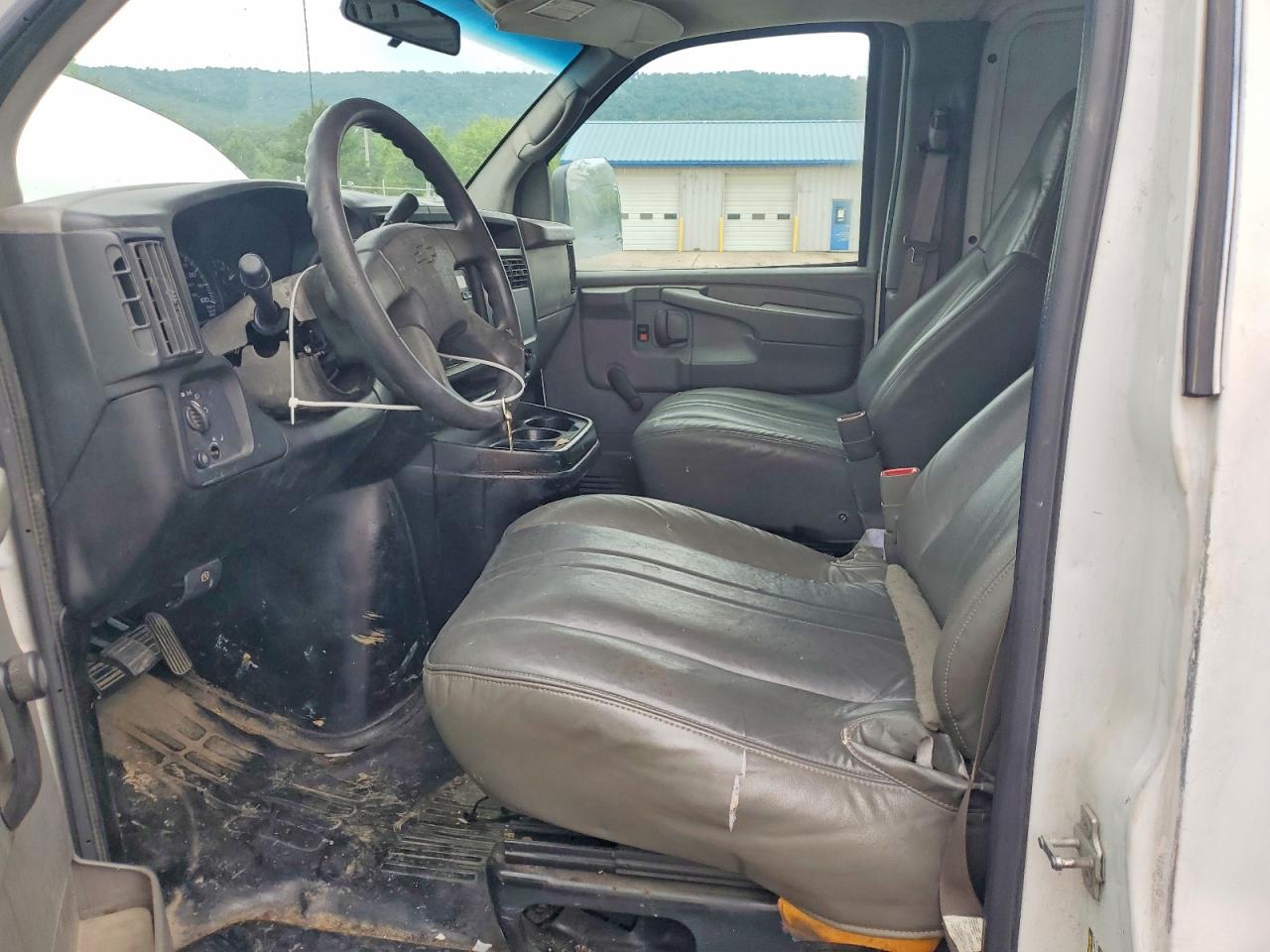 2006 Chevrolet Express G2500 White vin: 1GCGG25V361103619