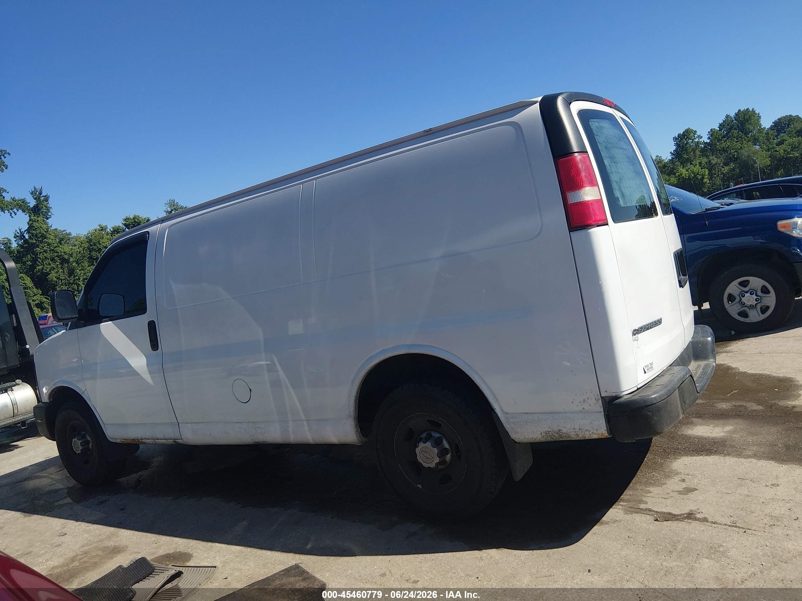 2007 Chevrolet Express Work Van White vin: 1GCGG25V371103511