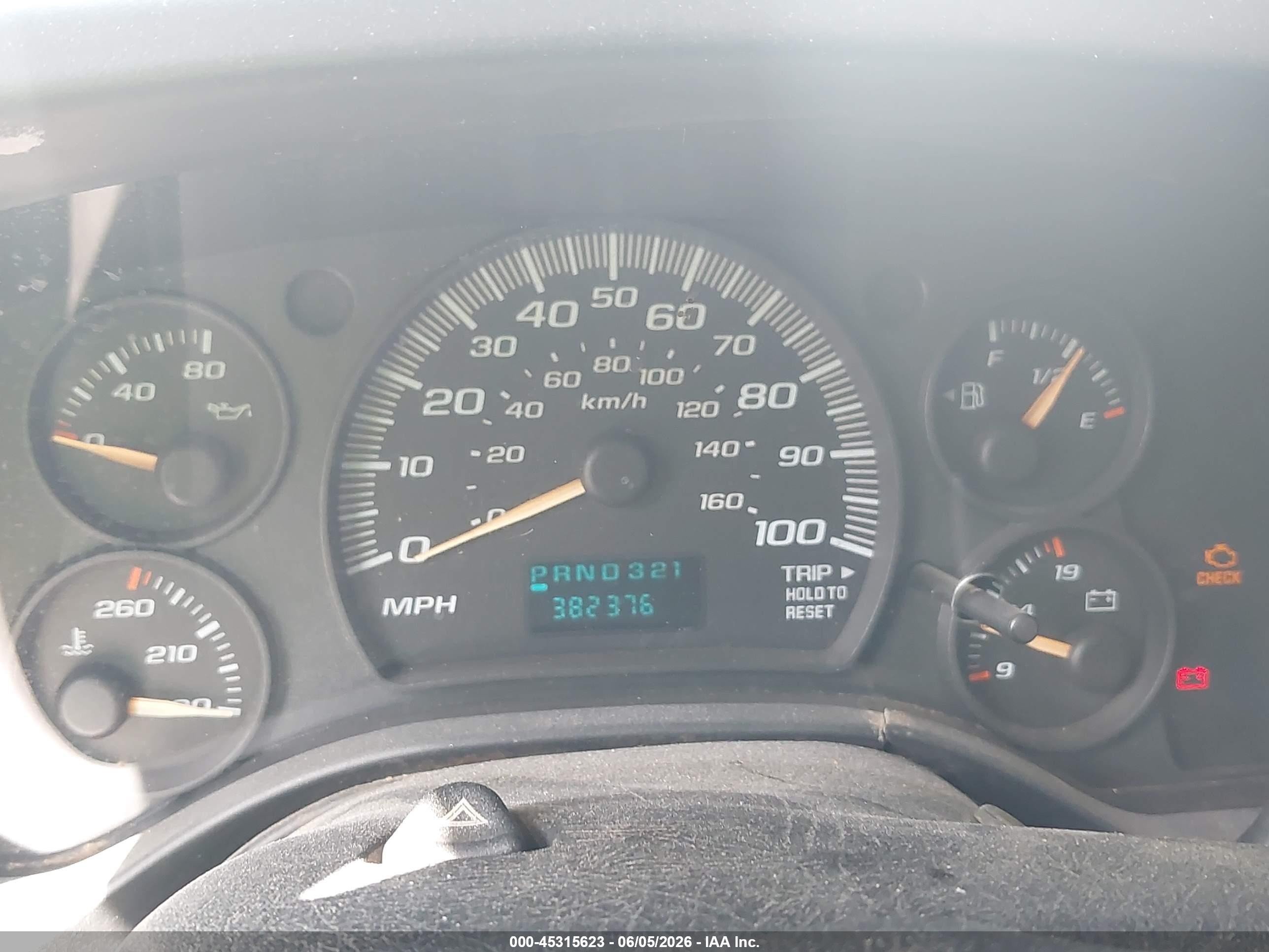 2005 Chevrolet Express   White vin: 1GCGG25V451108648