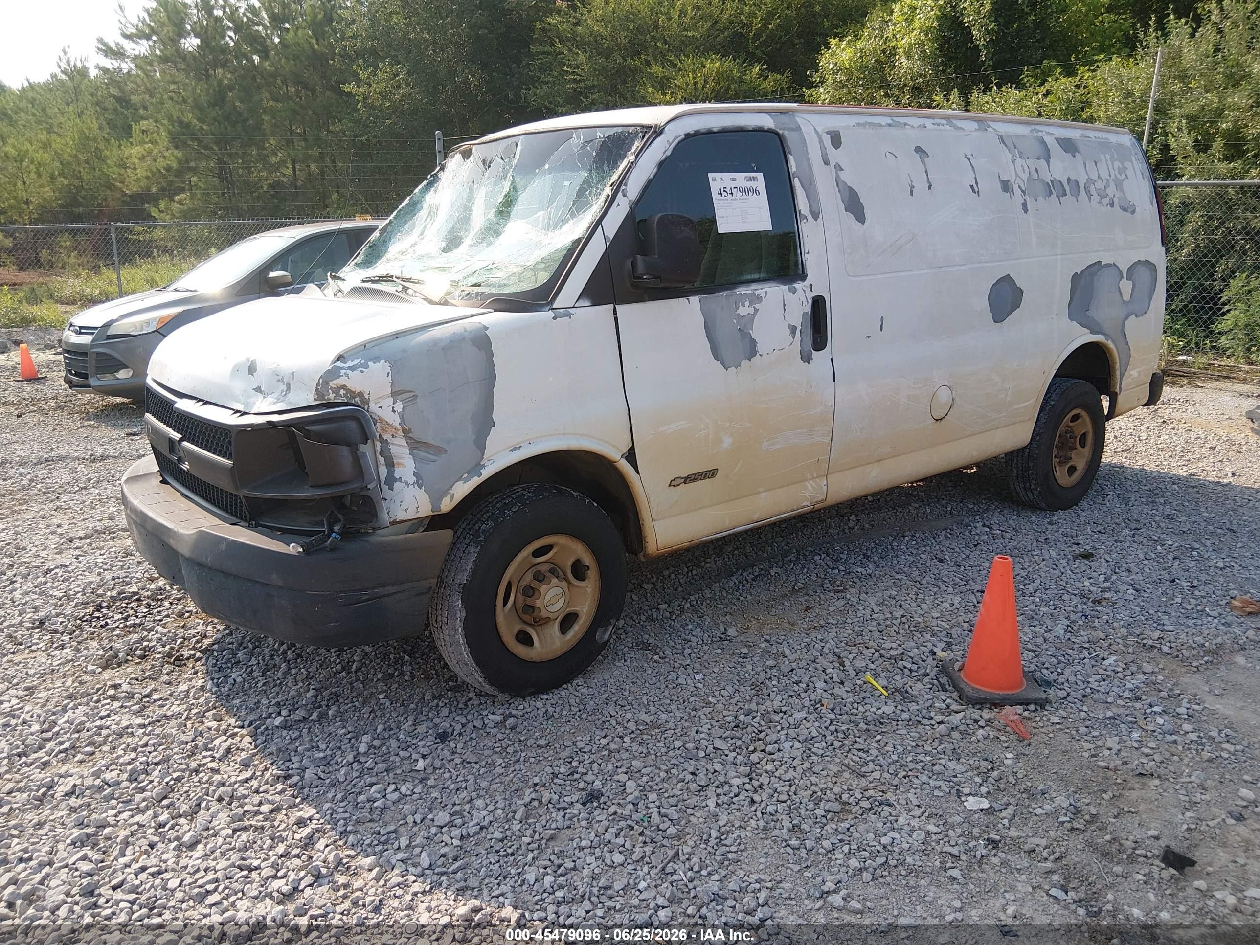 2004 Chevrolet Express   Белый vin: 1GCGG25V541142368